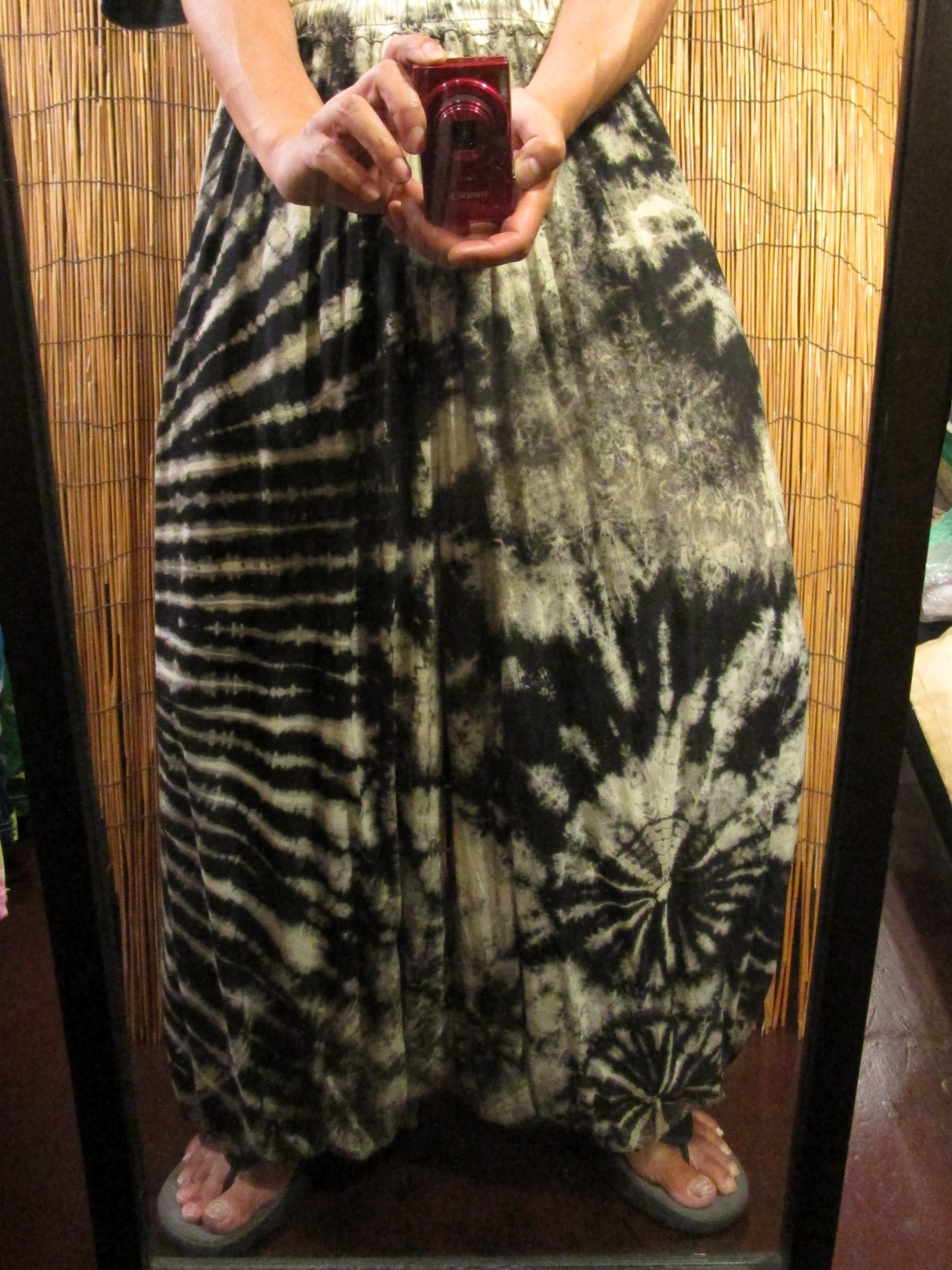 画像: モノトーンタイダイ染め＊レーヨン素材＊ゆったりシルエット＊ビッグアラジンパンツ＊バルーンパンツ