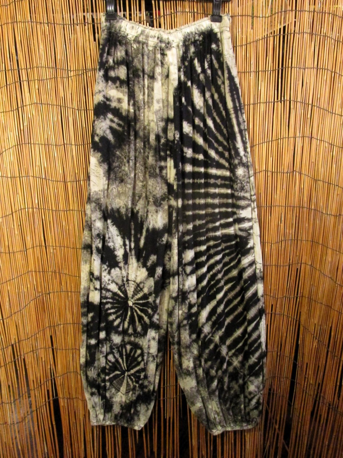 画像1: モノトーンタイダイ染め＊レーヨン素材＊ゆったりシルエット＊ビッグアラジンパンツ＊バルーンパンツ