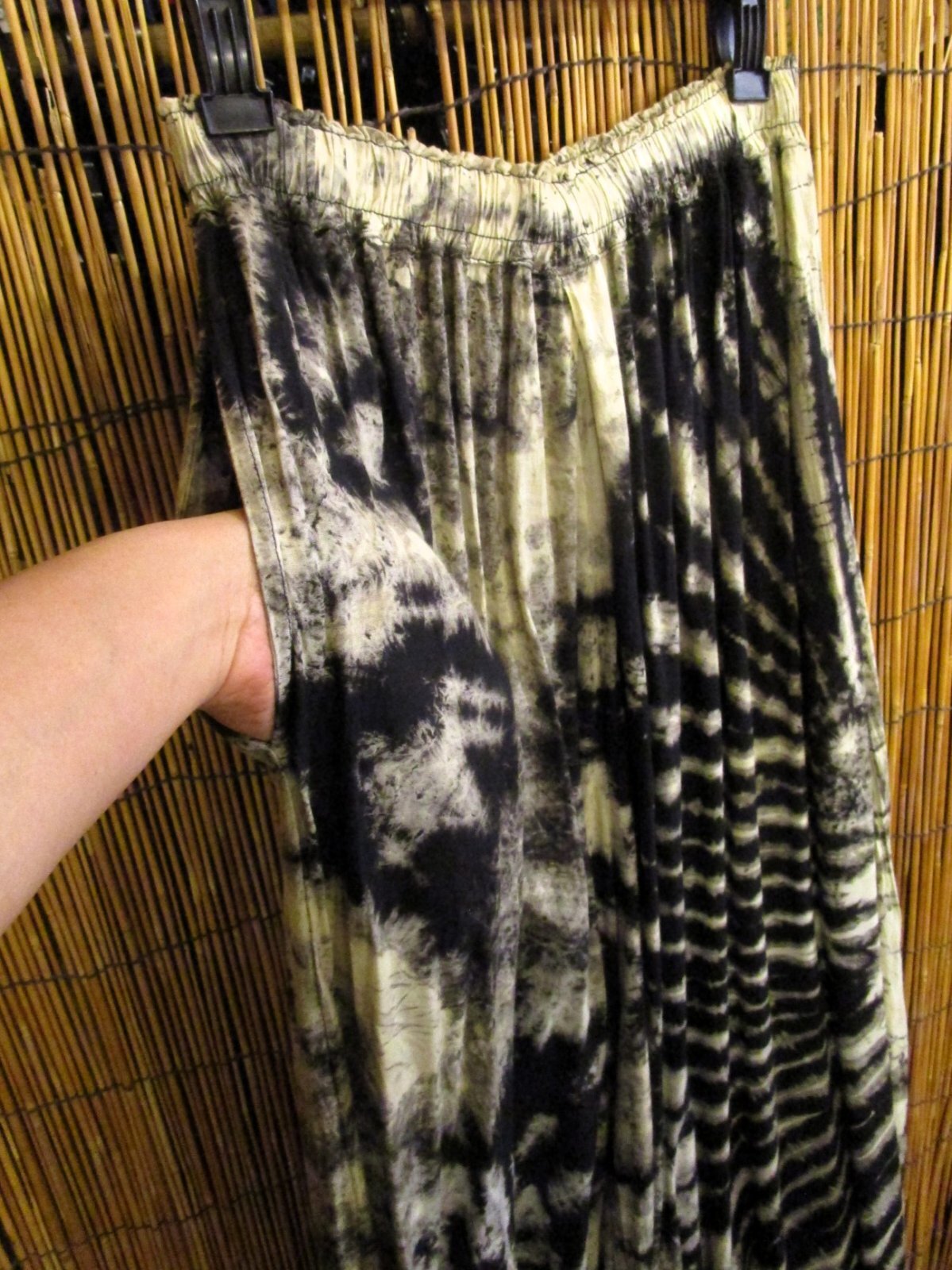 画像3: モノトーンタイダイ染め＊レーヨン素材＊ゆったりシルエット＊ビッグアラジンパンツ＊バルーンパンツ