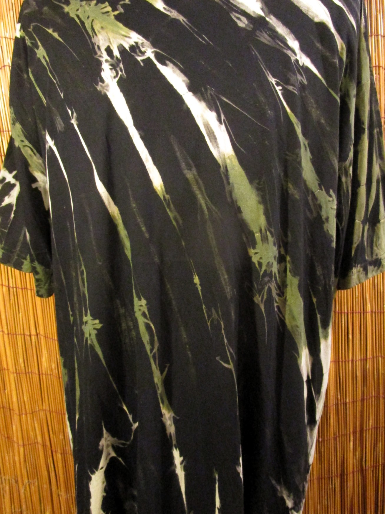 画像: 黒色ベース＊タイダイ染め＊コットン素材＊半袖＊Ｔシャツ＊２ＸＬ