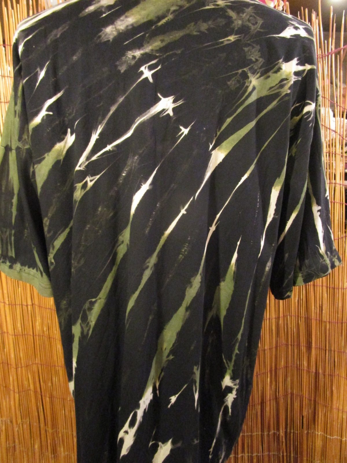 画像: 黒色ベース＊タイダイ染め＊コットン素材＊半袖＊Ｔシャツ＊２ＸＬ