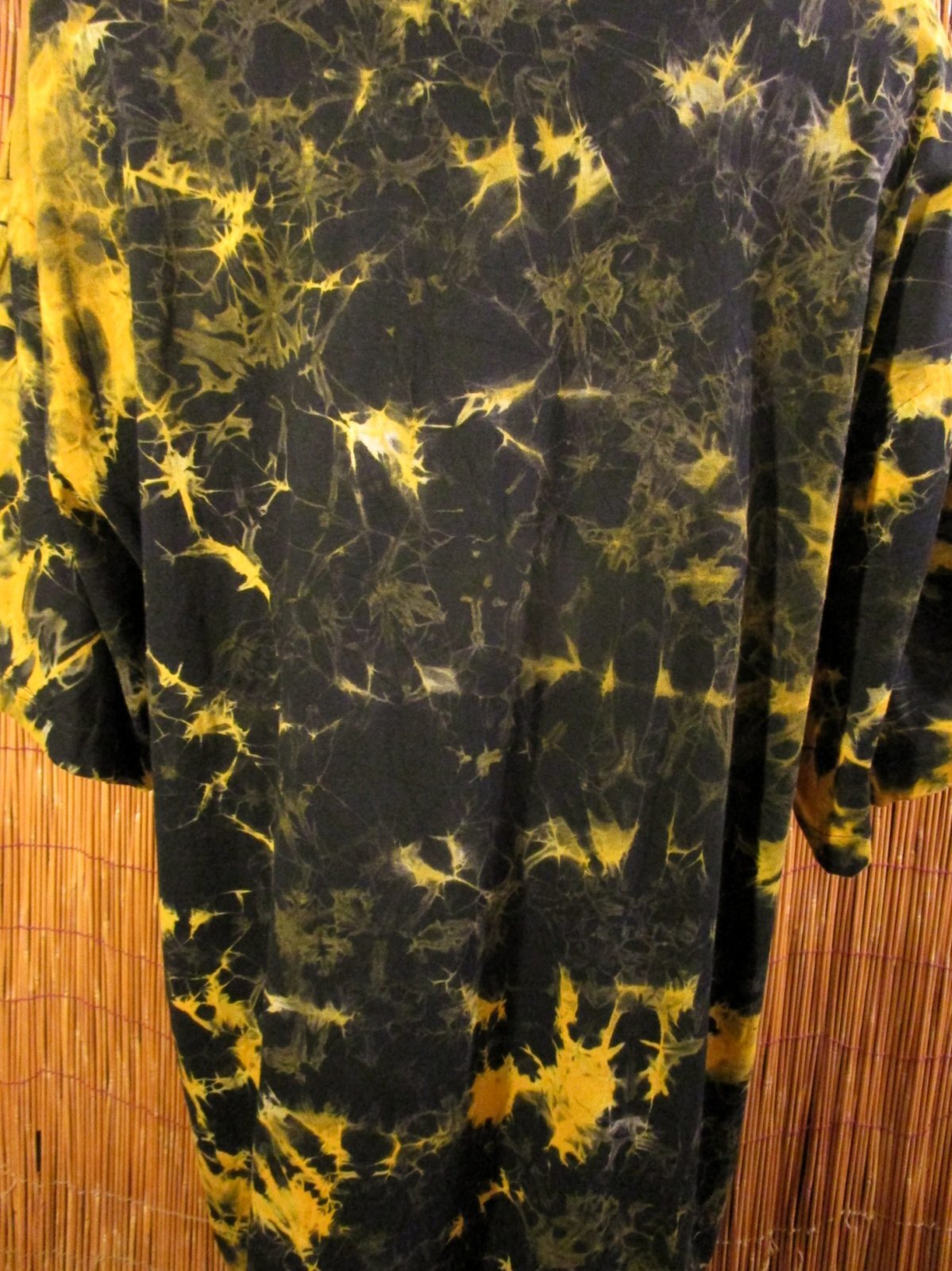 画像: 黒色ベース＊タイダイ染め＊コットン素材＊半袖＊Ｔシャツ＊２ＸＬ