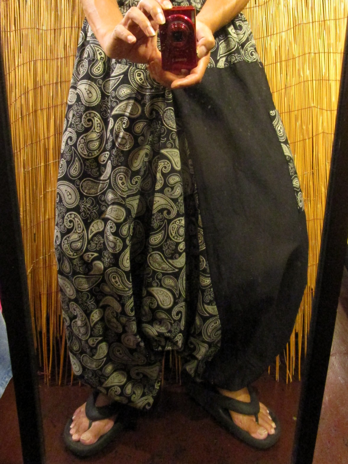 画像: 黒色＋和風プリント＊切り替え＊コットン素材＊ふんわり＊サルエルパンツ