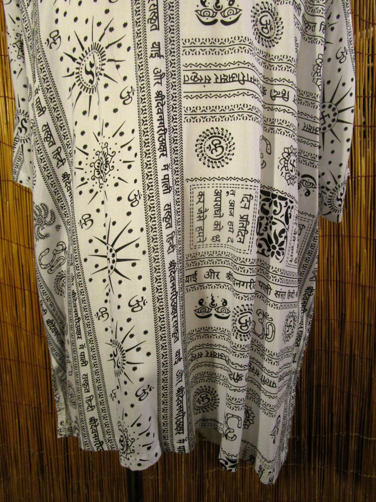 画像: ラムナミプリント＊レーヨン素材＊マオカラー＊半袖＊プルオーバー＊２XＬ