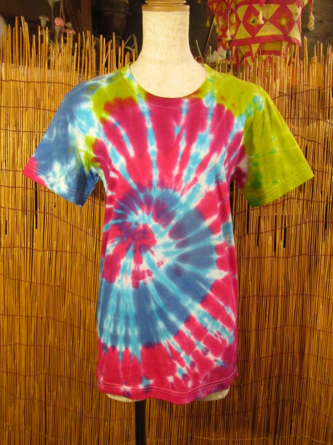 画像1: 小さめサイズ＊タイダイ染め＊コットン素材＊半袖＊Ｔシャツ＊Ｍ