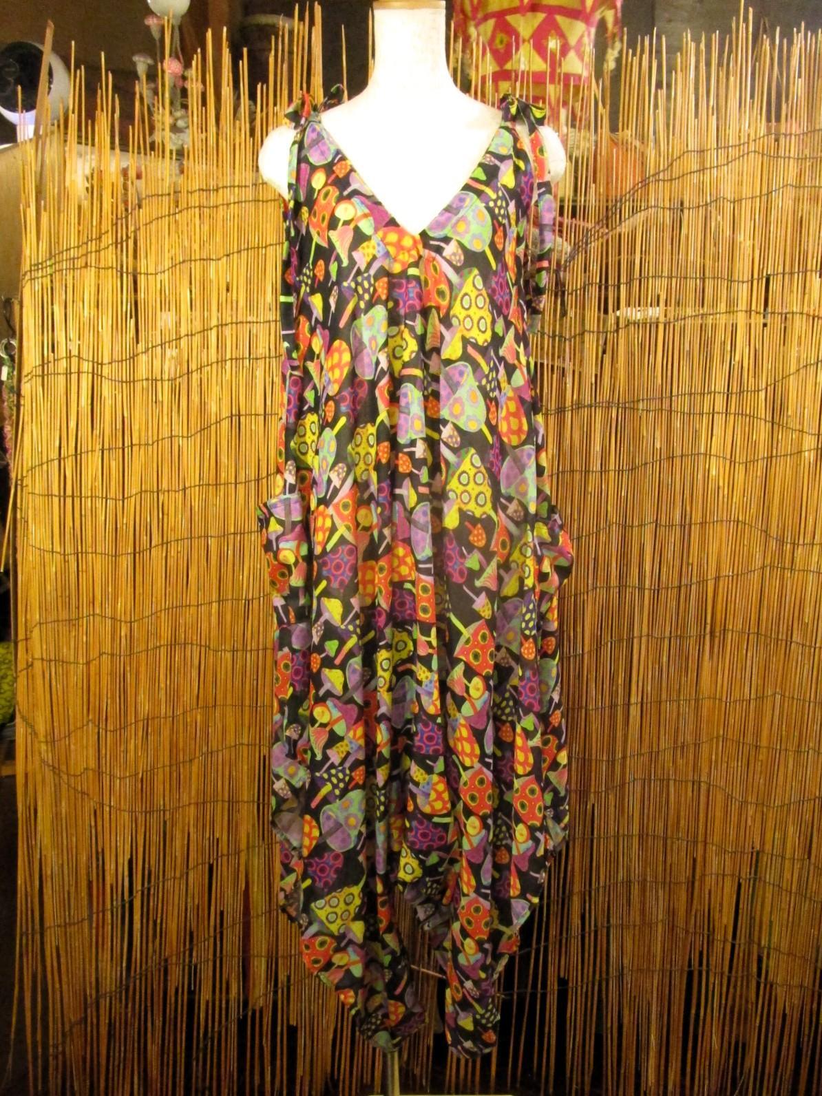 画像1: マッシュルームプリント＊レーヨン素材＊ゆったり＊変型＊サロペット