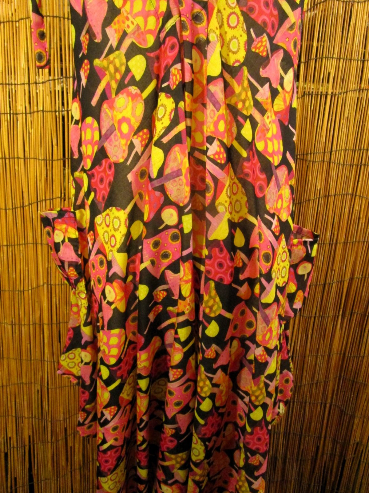 画像: マッシュルームプリント＊レーヨン素材＊ゆったり＊変型＊サロペット