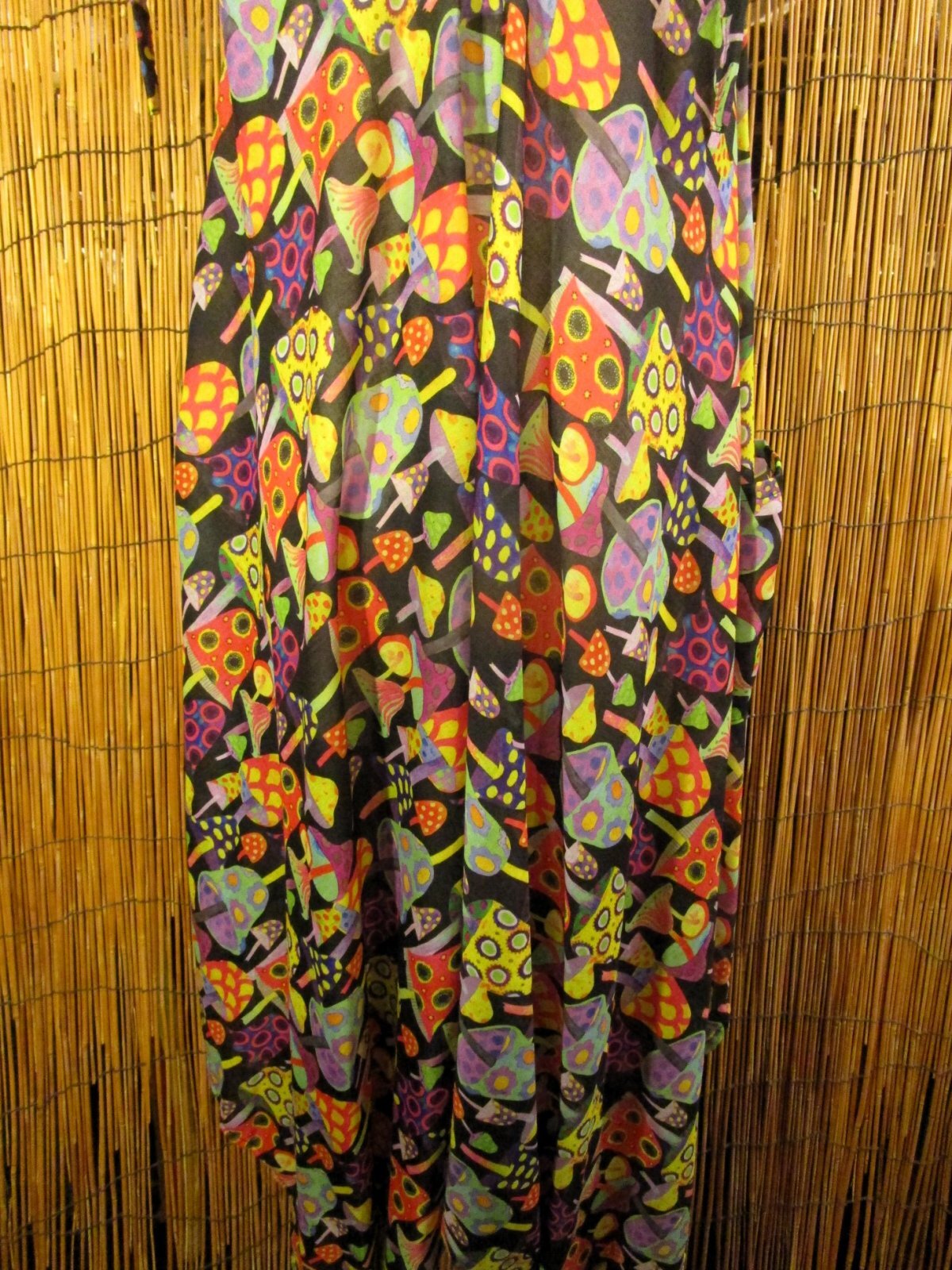 画像: マッシュルームプリント＊レーヨン素材＊ゆったり＊変型＊サロペット