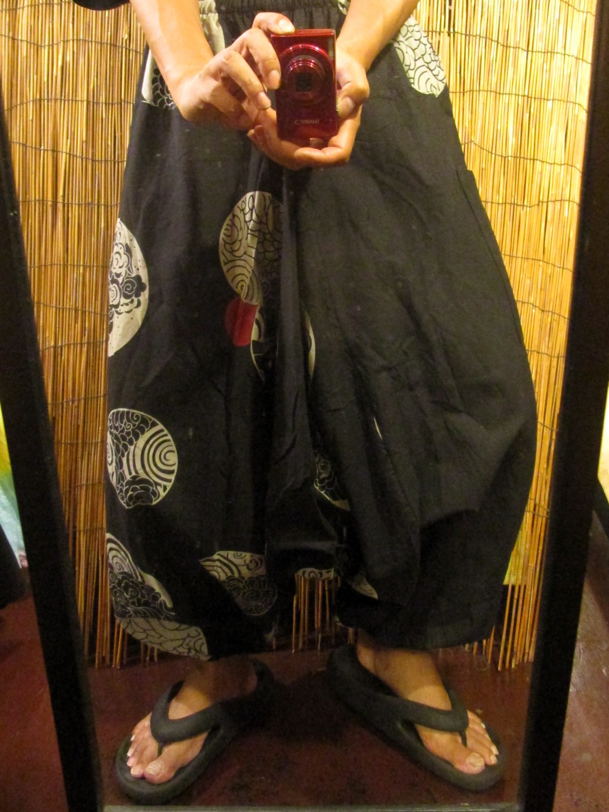 画像: 黒色＋和風プリント＊切り替え＊コットン素材＊ふんわり＊サルエルパンツ