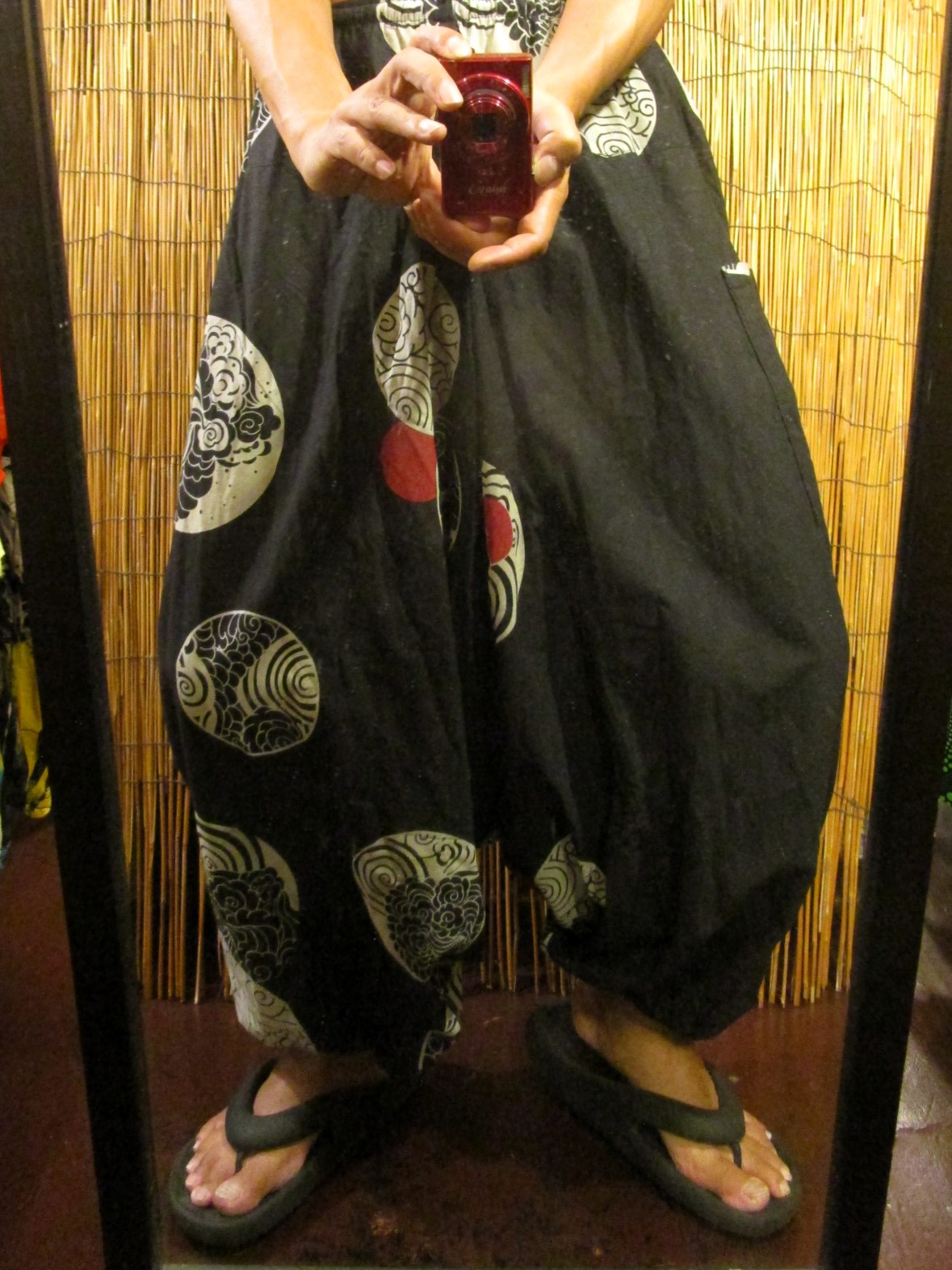 画像: 黒色＋和風プリント＊切り替え＊コットン素材＊ふんわり＊サルエルパンツ