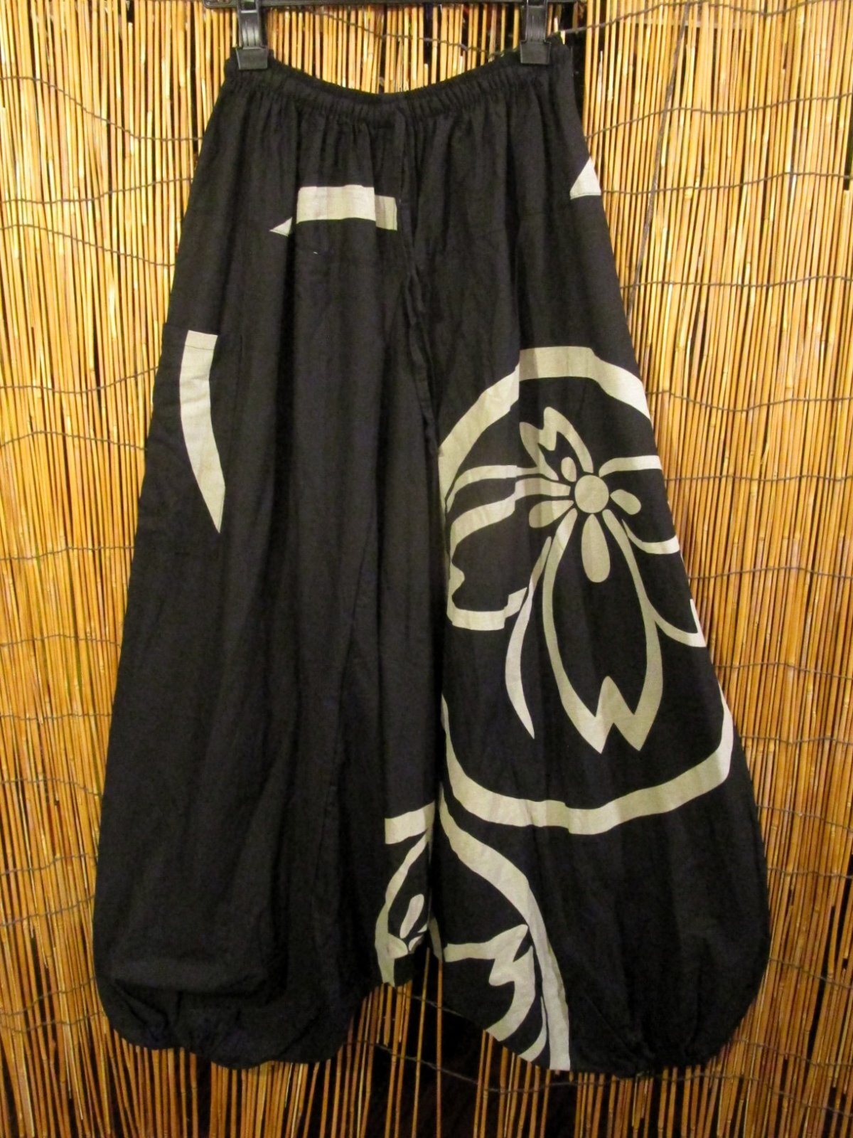 画像1: 黒色＋和風プリント＊切り替え＊コットン素材＊ふんわり＊サルエルパンツ