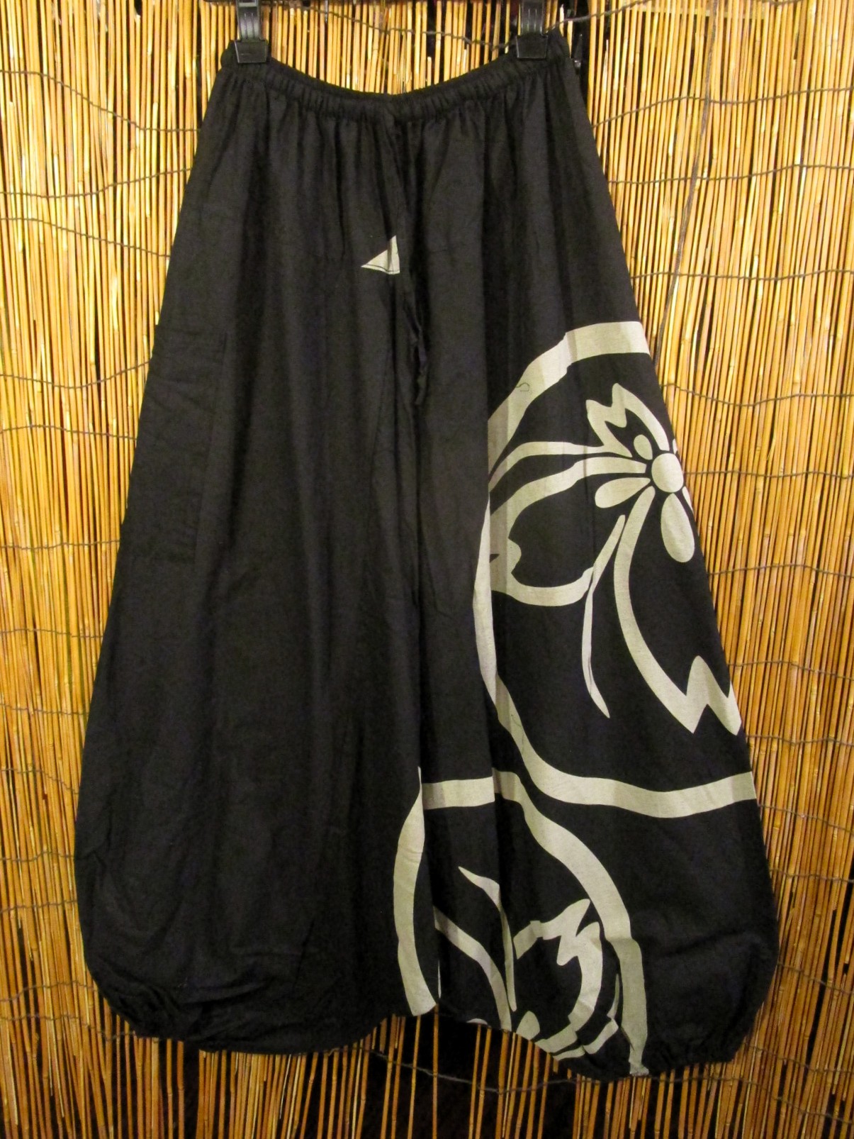 画像1: 黒色＋和風プリント＊切り替え＊コットン素材＊ふんわり＊サルエルパンツ