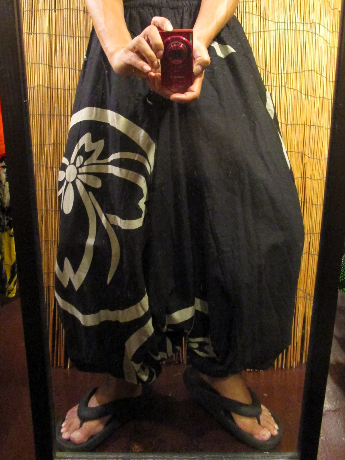 画像: 黒色＋和風プリント＊切り替え＊コットン素材＊ふんわり＊サルエルパンツ