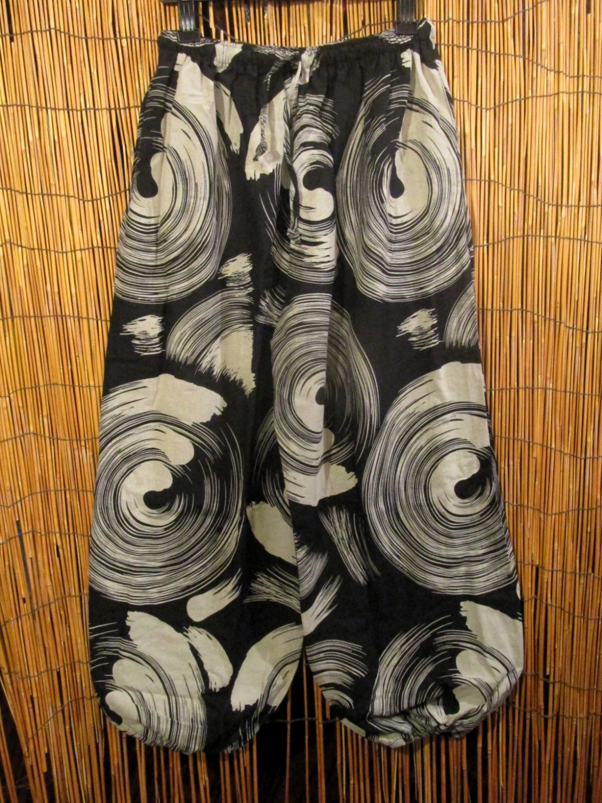 画像1: 和風プリント＊コットン素材＊ふんわりシルエット＊アラジンパンツ 