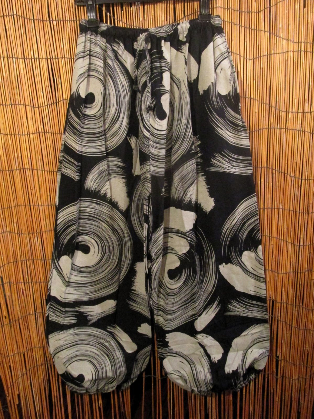 画像1: 和風プリント＊コットン素材＊ふんわりシルエット＊アラジンパンツ 