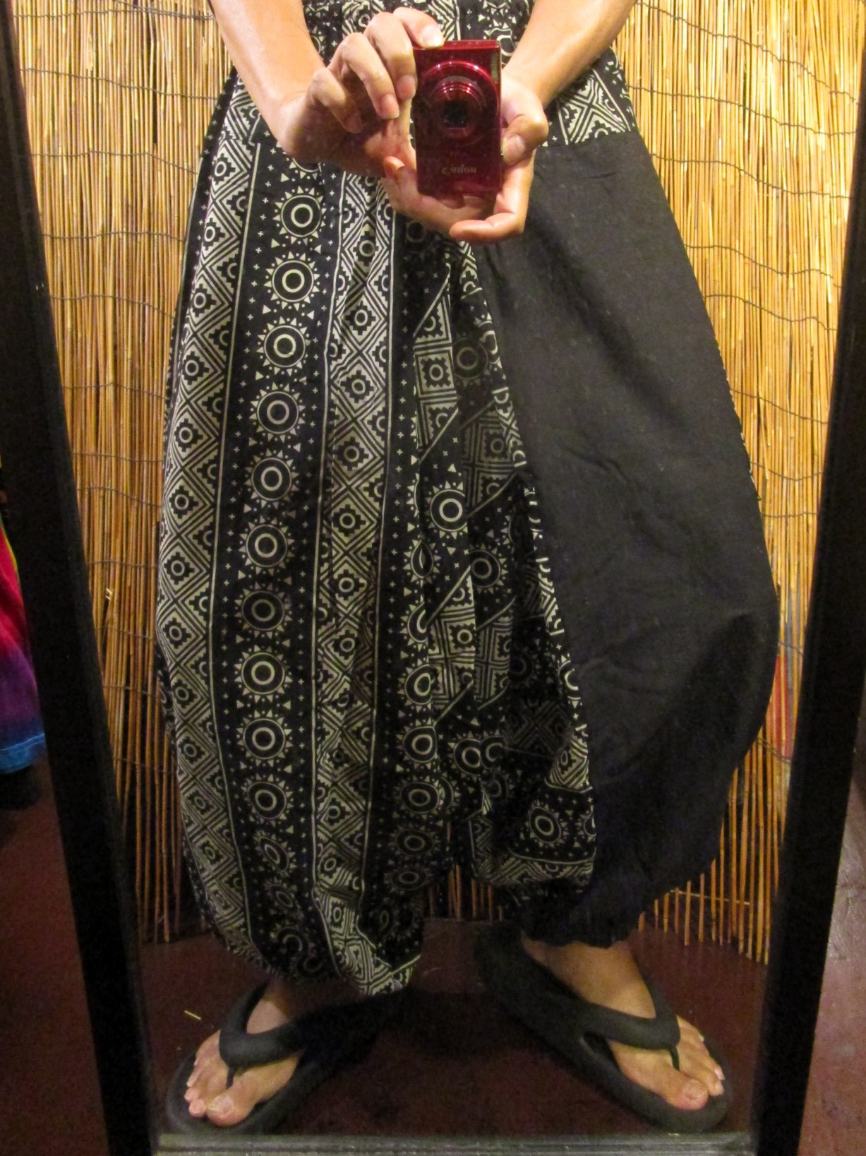 画像: 黒色＋和風プリント＊切り替え＊コットン素材＊ふんわり＊サルエルパンツ