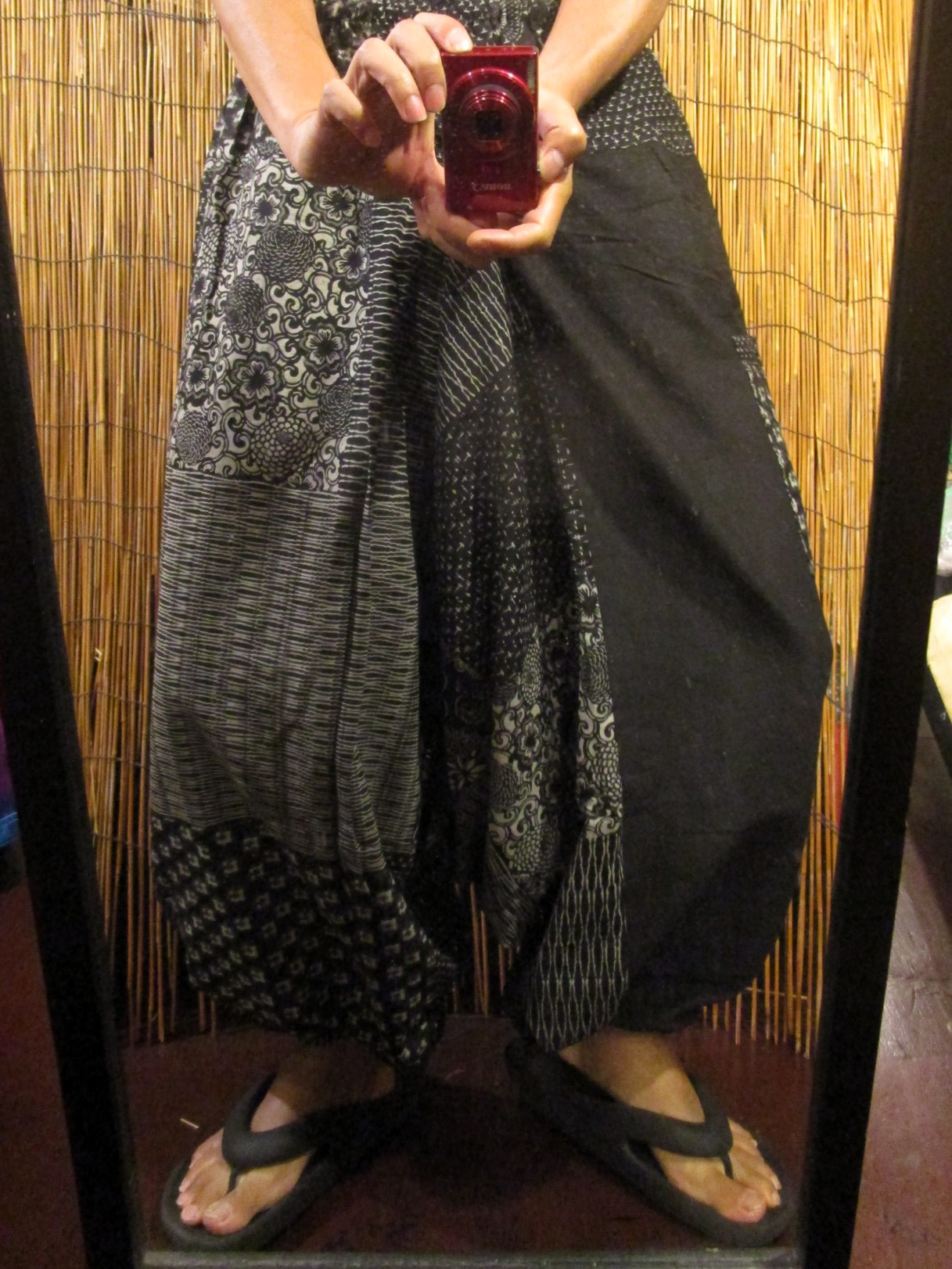 画像: 黒色＋和風プリント＊切り替え＊コットン素材＊ふんわり＊サルエルパンツ