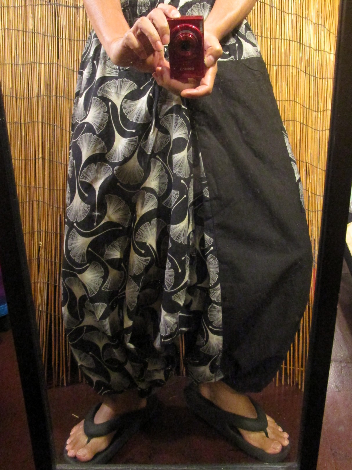 画像: 黒色＋和風プリント＊切り替え＊コットン素材＊ふんわり＊サルエルパンツ