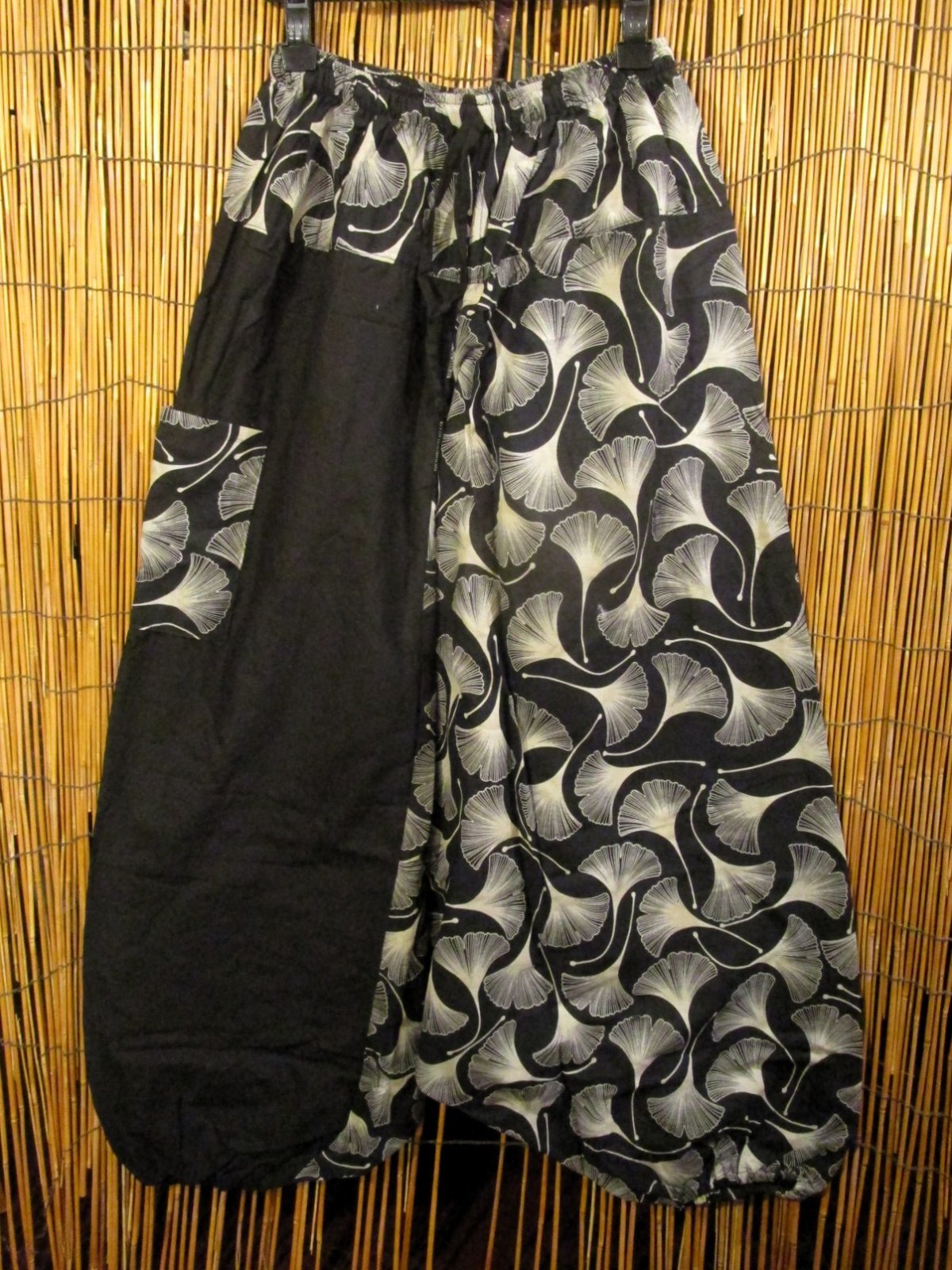 画像1: 黒色＋和風プリント＊切り替え＊コットン素材＊ふんわり＊サルエルパンツ