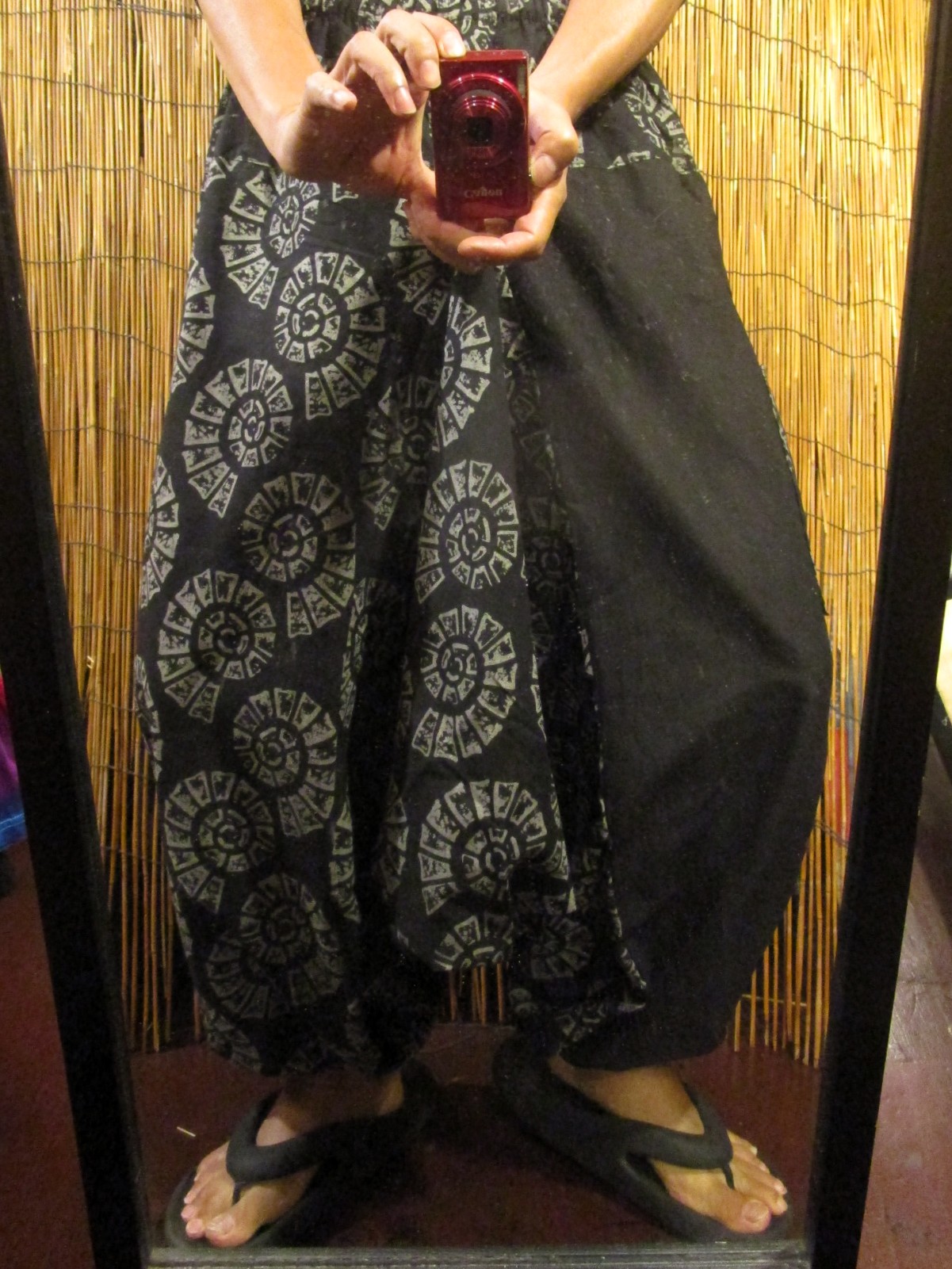 画像: 黒色＋和風プリント＊切り替え＊コットン素材＊ふんわり＊サルエルパンツ