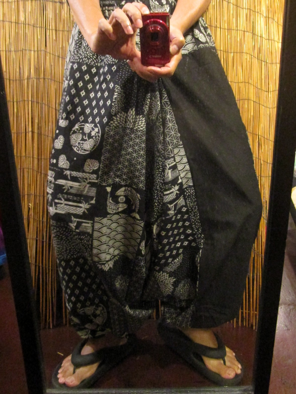 画像: 黒色＋和風プリント＊切り替え＊コットン素材＊ふんわり＊サルエルパンツ