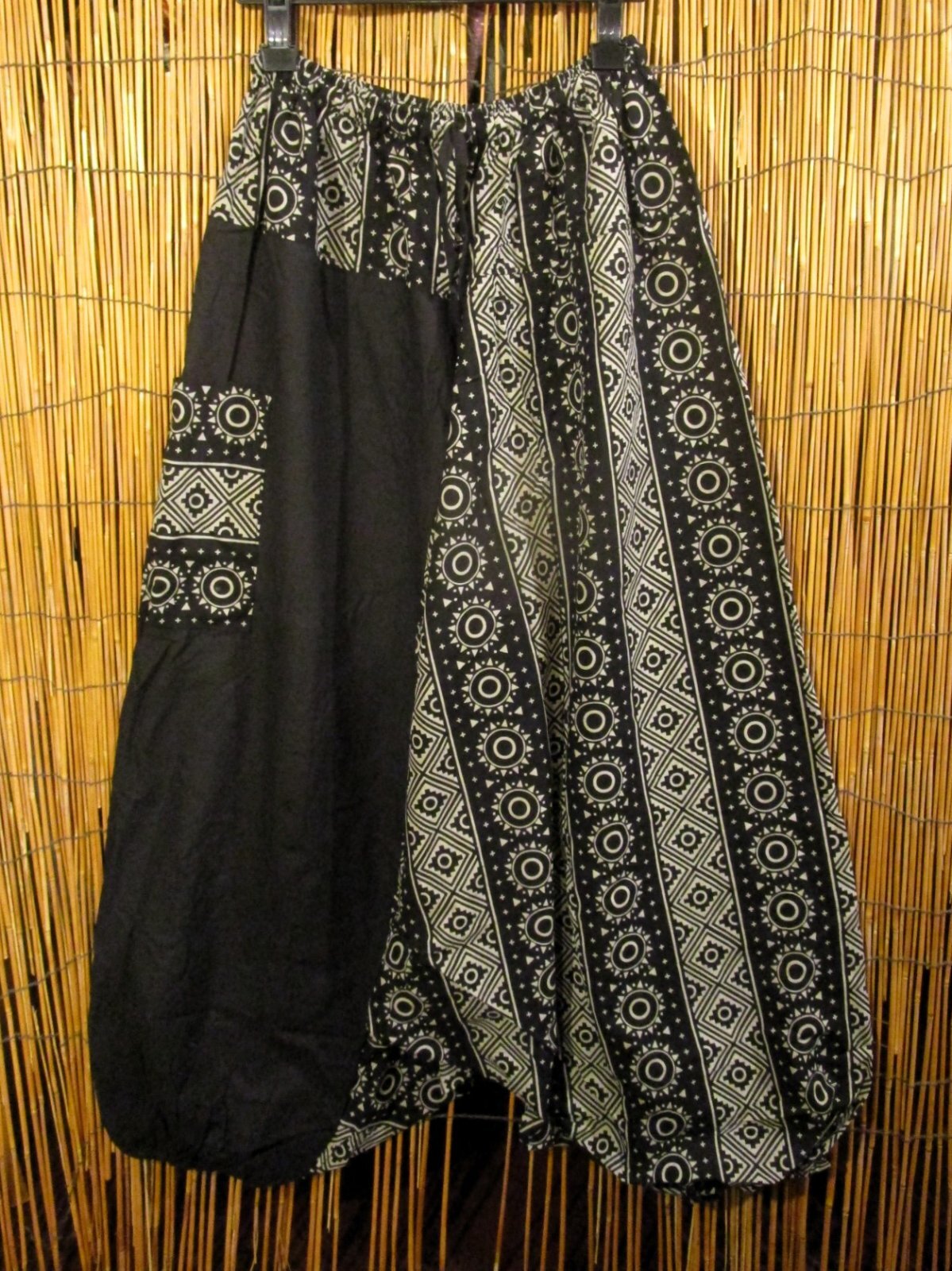 画像1: 黒色＋和風プリント＊切り替え＊コットン素材＊ふんわり＊サルエルパンツ