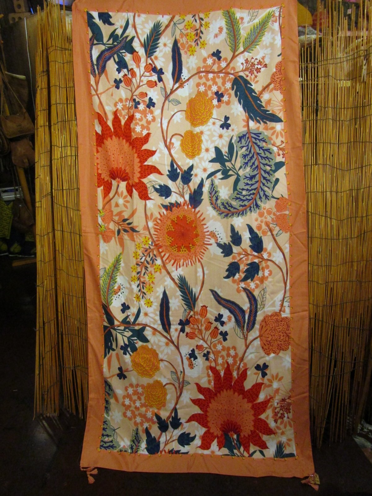 画像1: レトロ調プリント＊ポリエステル素材＊タッセル付き＊大判ストール＊マルチクロス