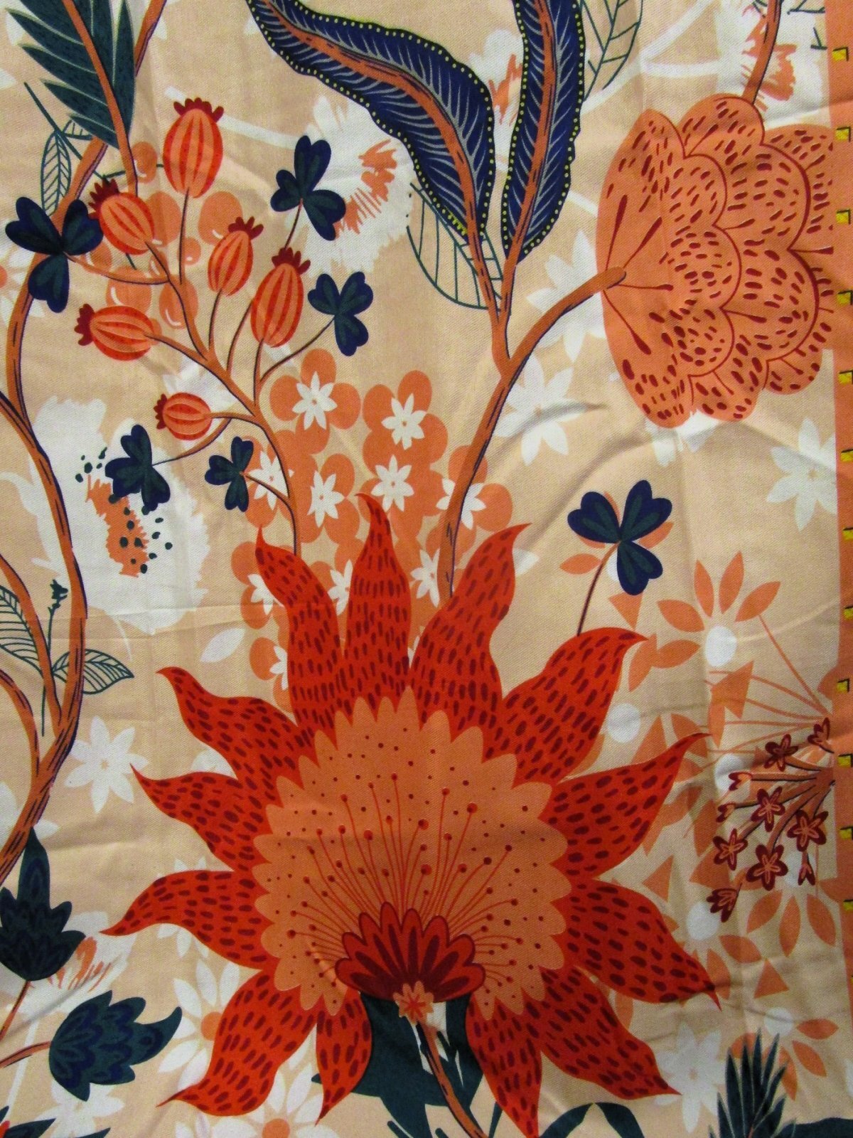 画像: レトロ調プリント＊ポリエステル素材＊タッセル付き＊大判ストール＊マルチクロス