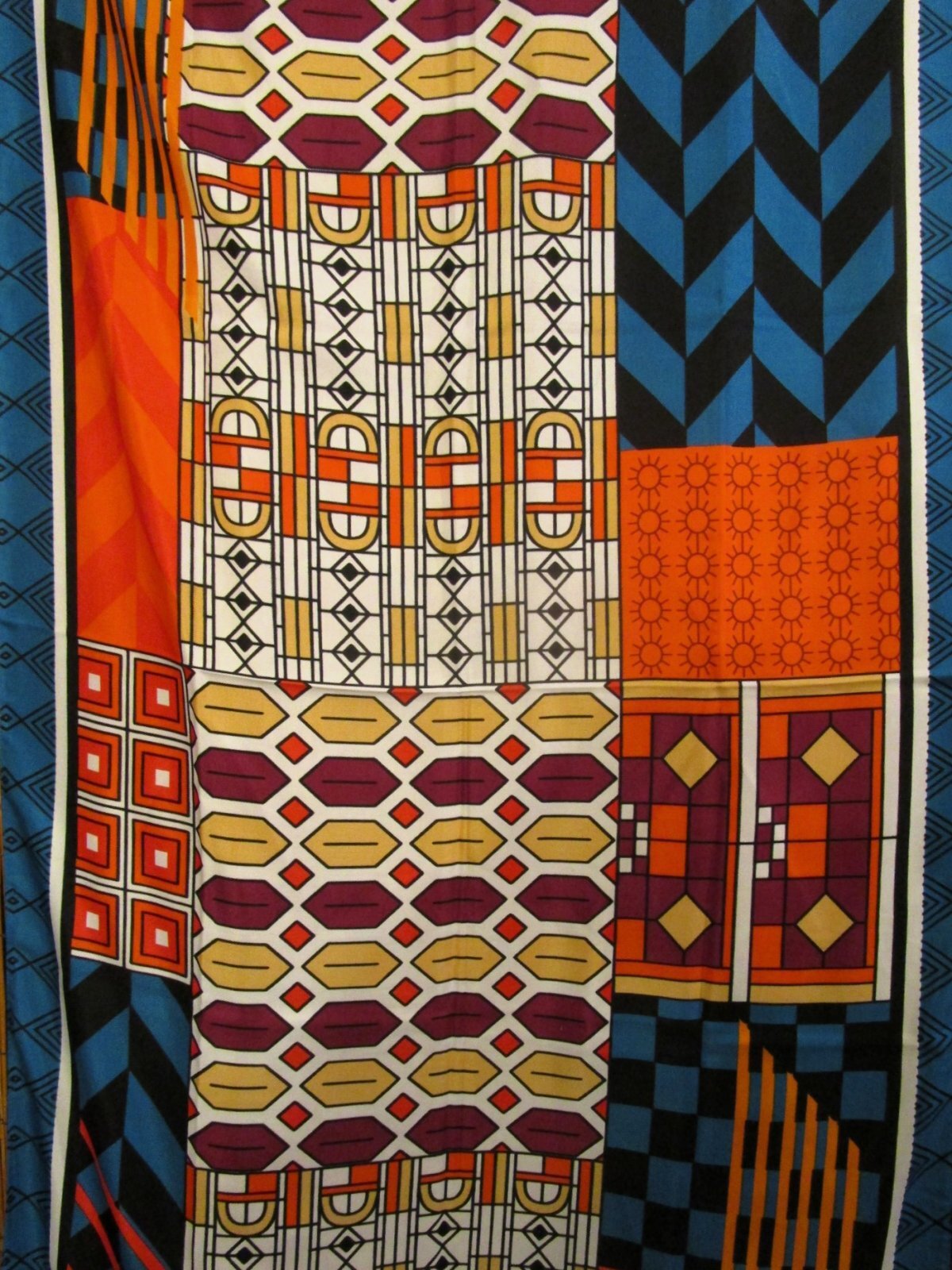 画像: レトロ調プリント＊ポリエステル素材＊タッセル付き＊大判ストール＊マルチクロス