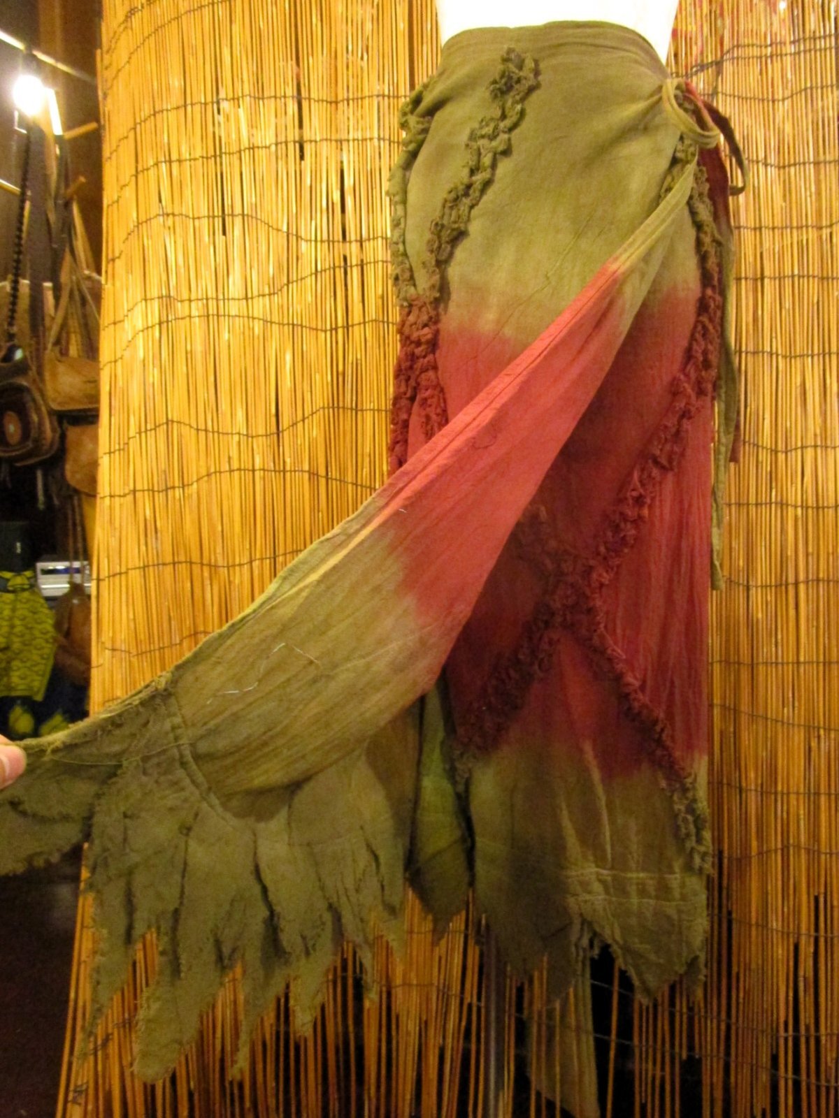 画像: 手染め＊コットン素材＊グラデーションカラー＊切りっぱなし＊巻きスカート