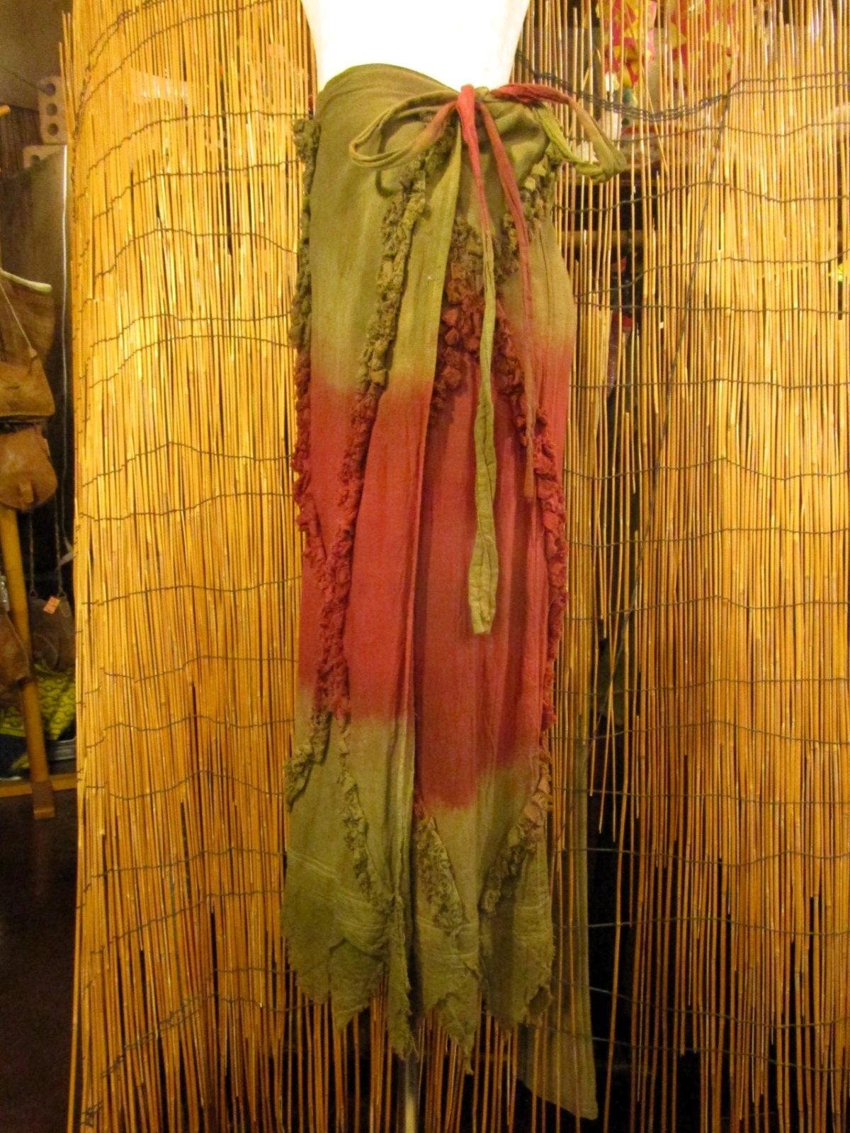 画像: 手染め＊コットン素材＊グラデーションカラー＊切りっぱなし＊巻きスカート