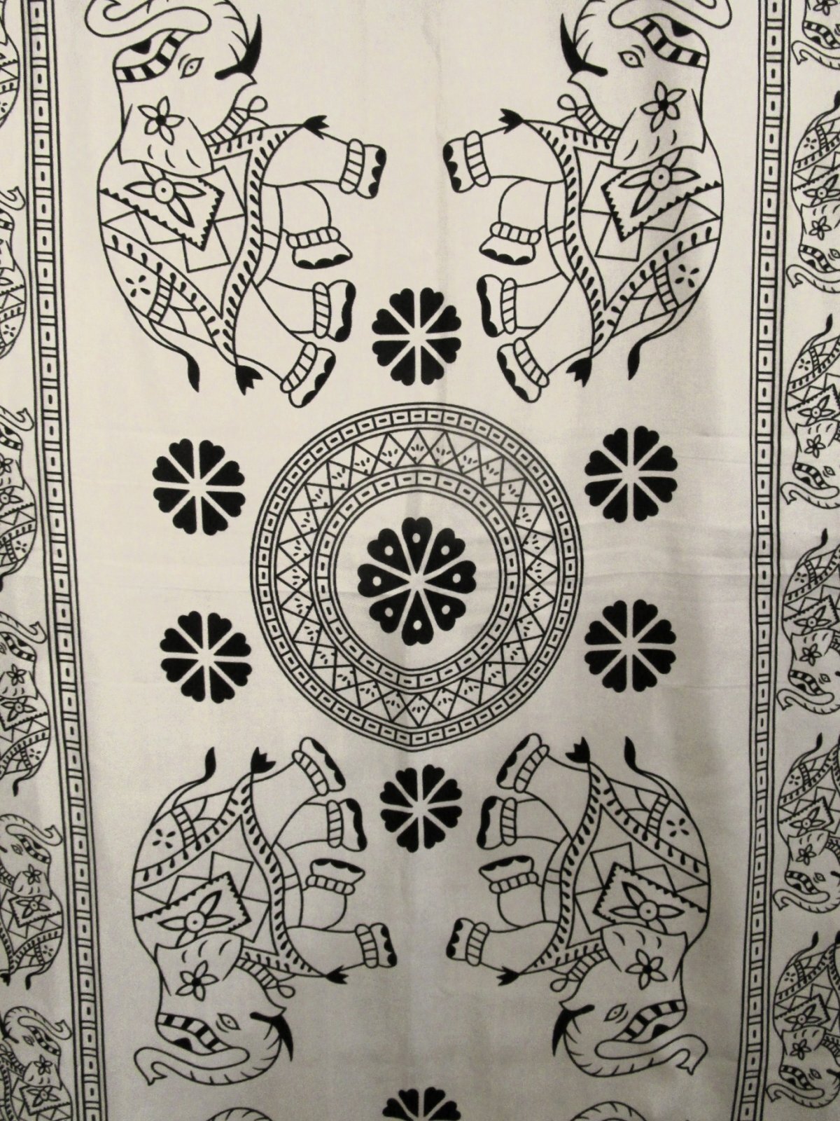 画像: 象さんプリント＊ポリエステル素材＊タッセル付き＊大判ストール＊マルチクロス