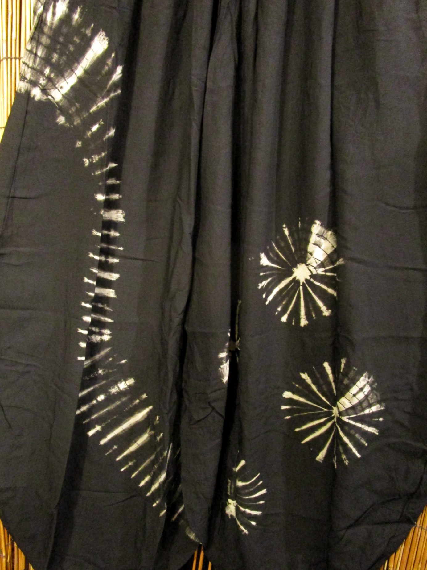 画像2: モノトーンタイダイ染め＊レーヨン素材＊ゆったりシルエット＊ビッグアラジンパンツ＊バルーンパンツ