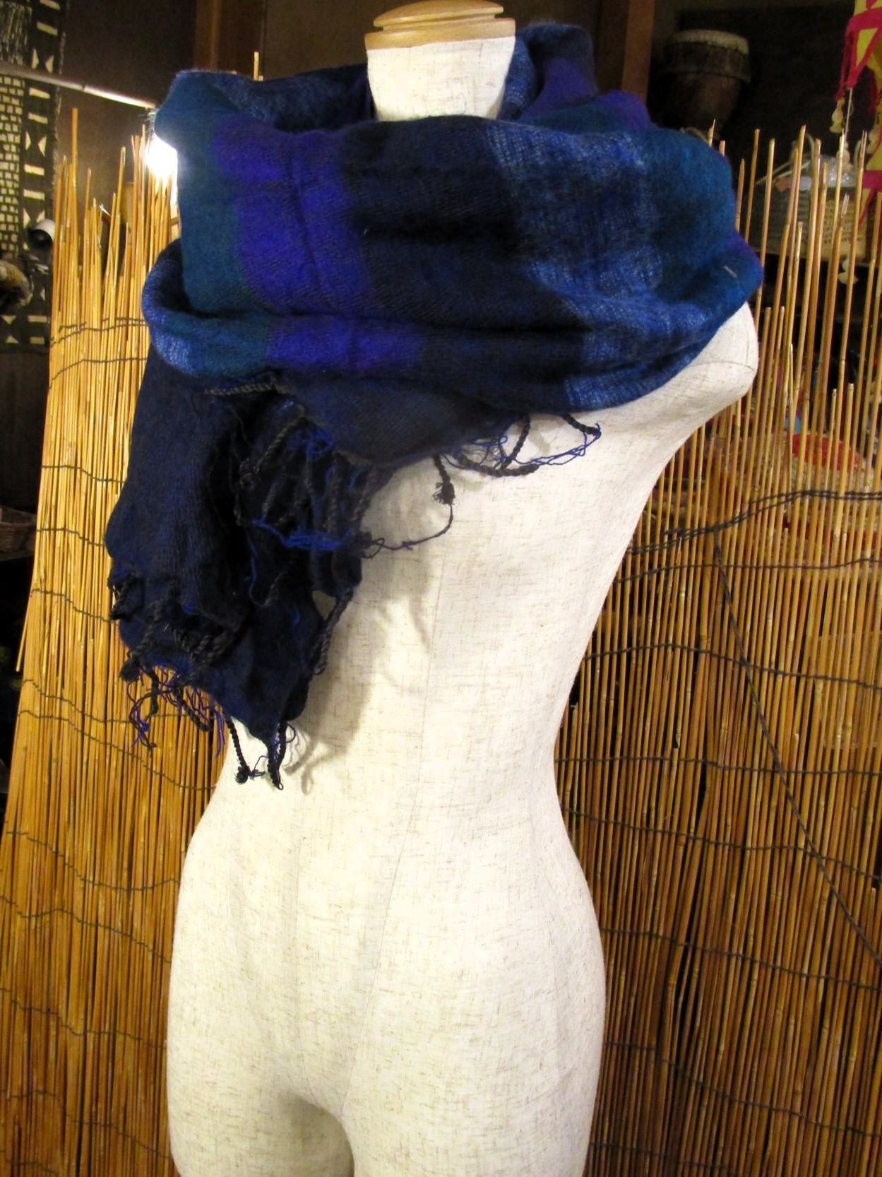 画像2: アクリルウール素材＊ネパール製＊フリンジ＊大判＊起毛ストール