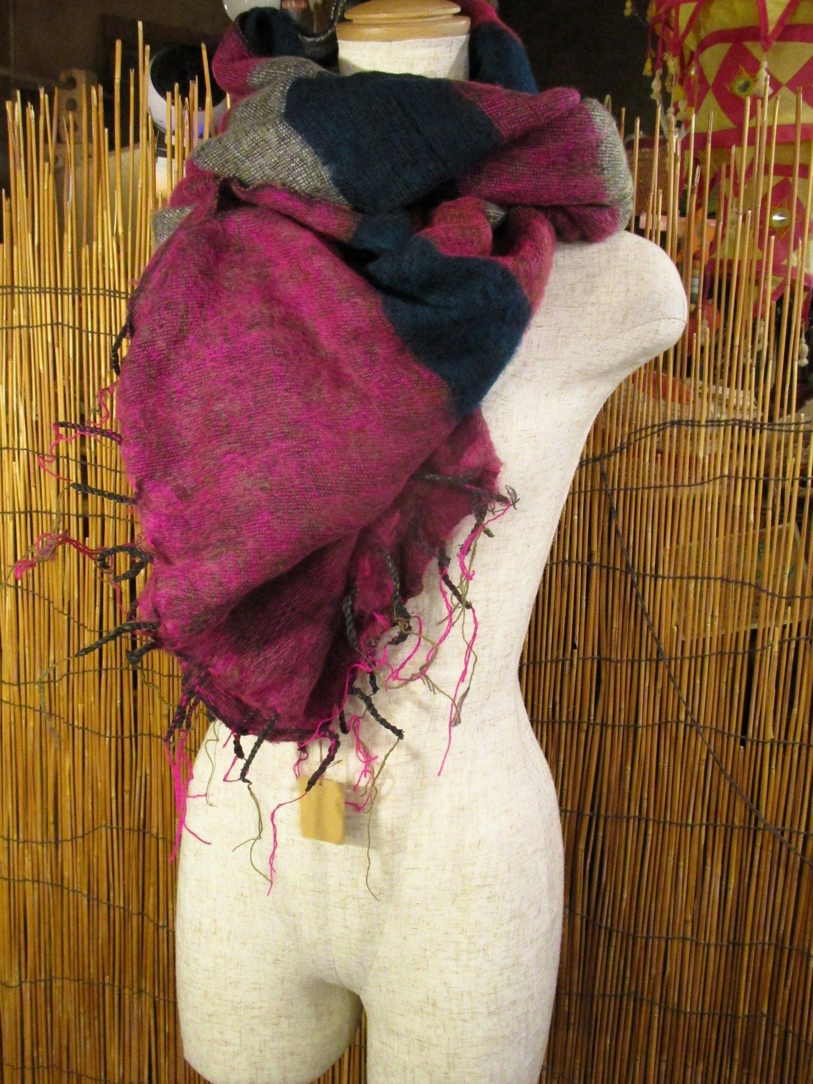 画像2: アクリルウール素材＊ネパール製＊フリンジ＊大判＊起毛ストール