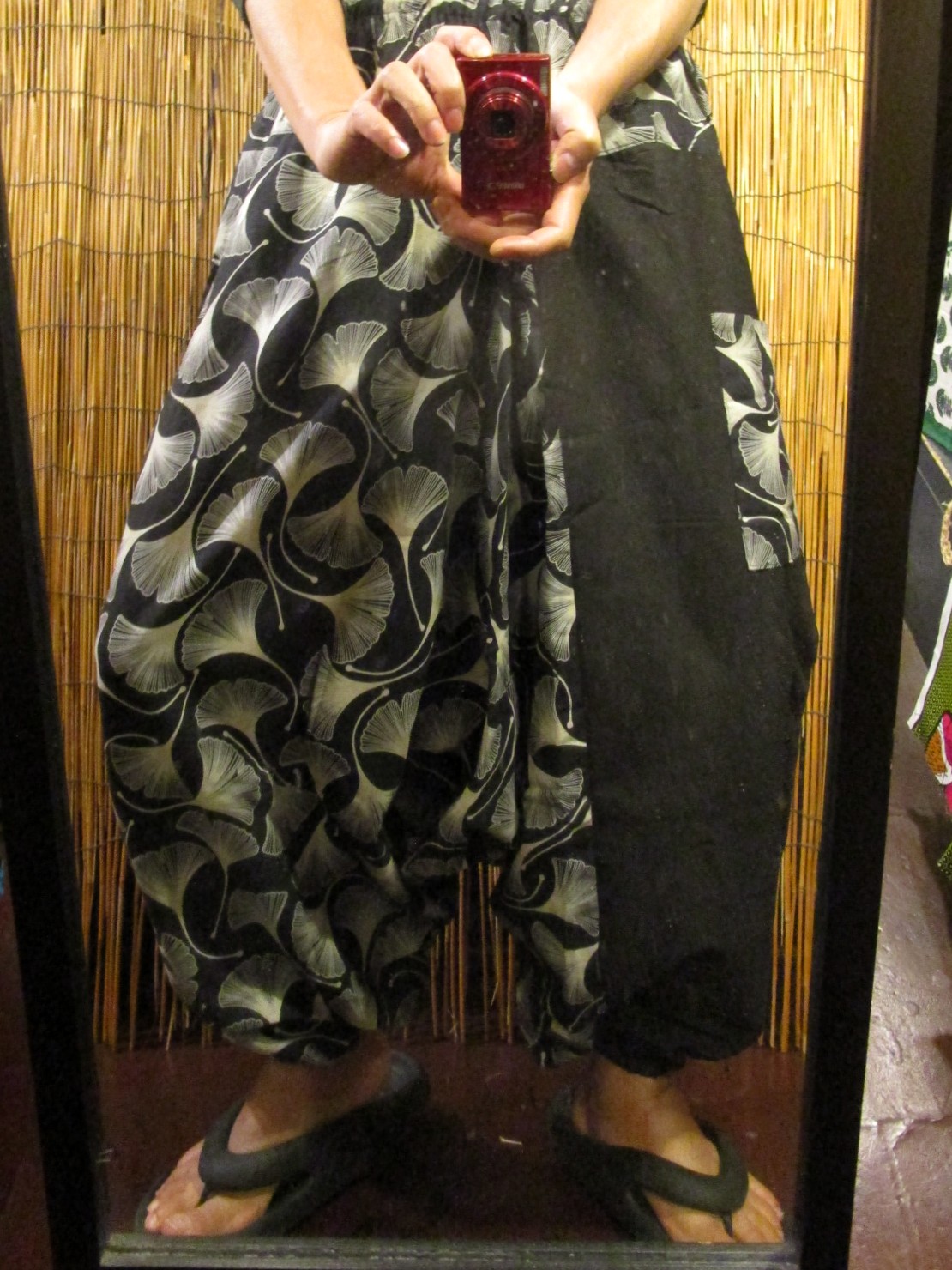 画像: 黒色＋和風プリント＊切り替え＊コットン素材＊ふんわり＊サルエルパンツ