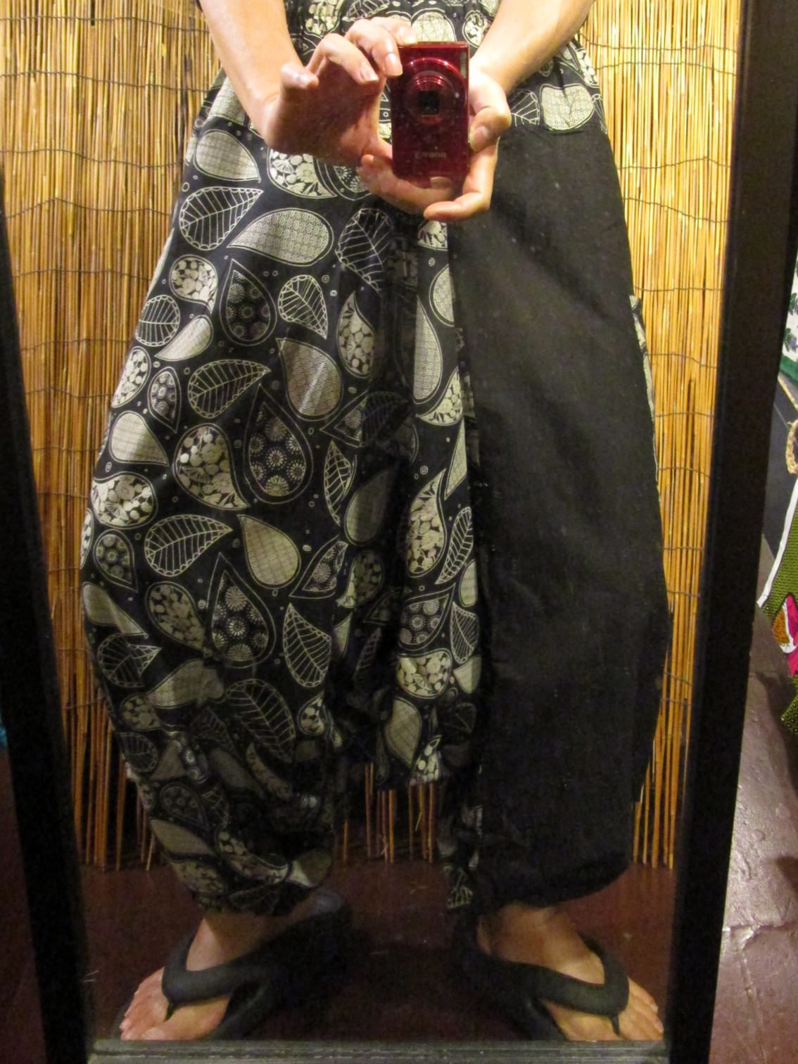 画像: 黒色＋和風プリント＊切り替え＊コットン素材＊ふんわり＊サルエルパンツ