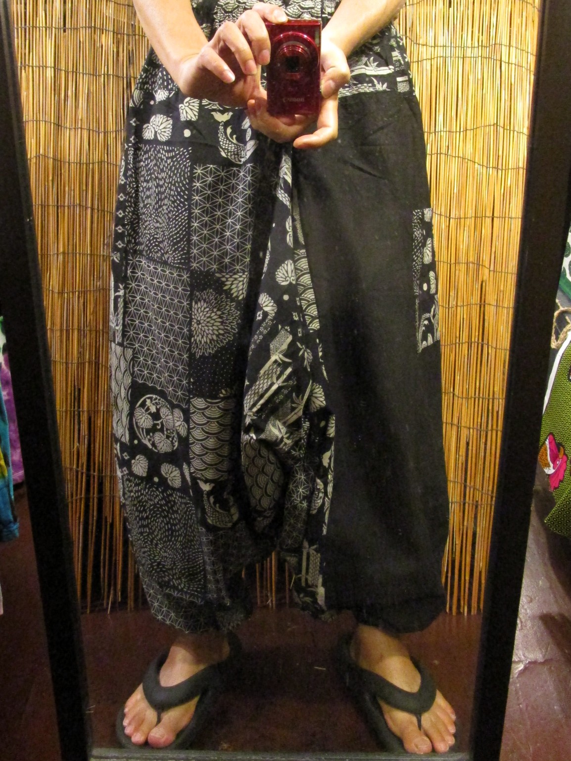 画像: 黒色＋和風プリント＊切り替え＊コットン素材＊ふんわり＊サルエルパンツ