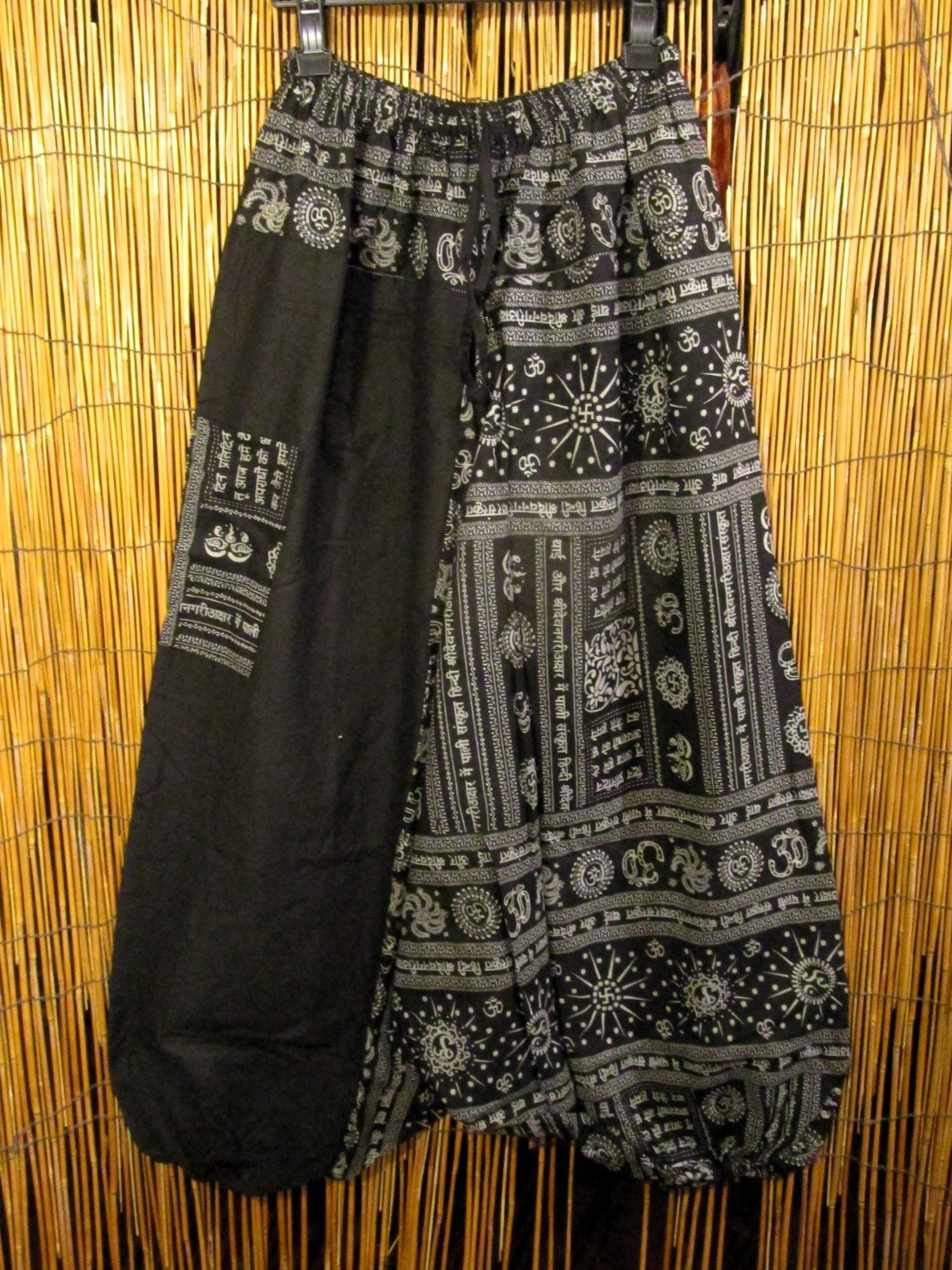 画像1: 黒色＋和風プリント＊切り替え＊コットン素材＊ふんわり＊サルエルパンツ