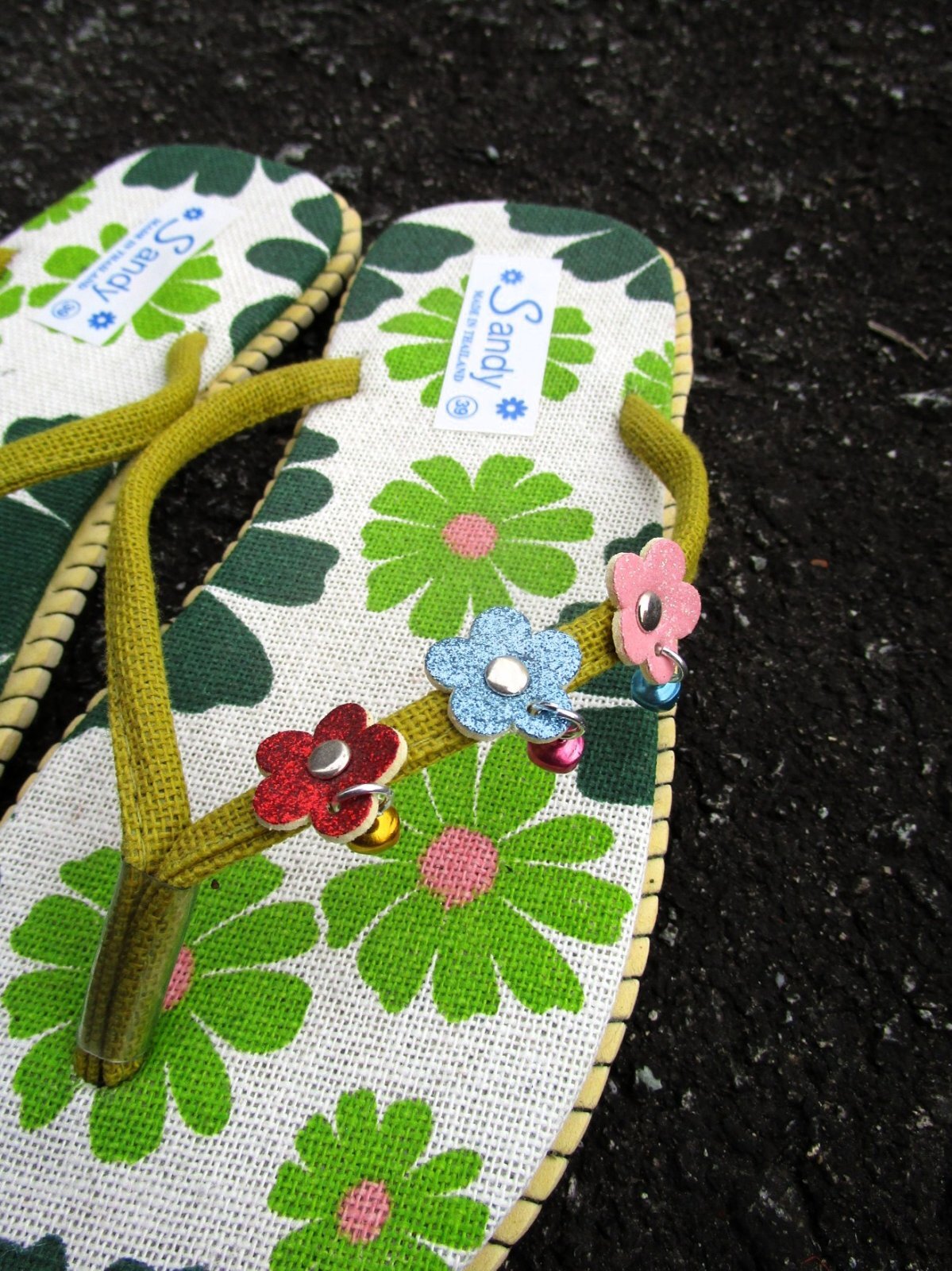 画像2: 【２３・５ｃｍ〜２４ｃｍ】お花プリント＊鈴付き＊ビーチサンダル