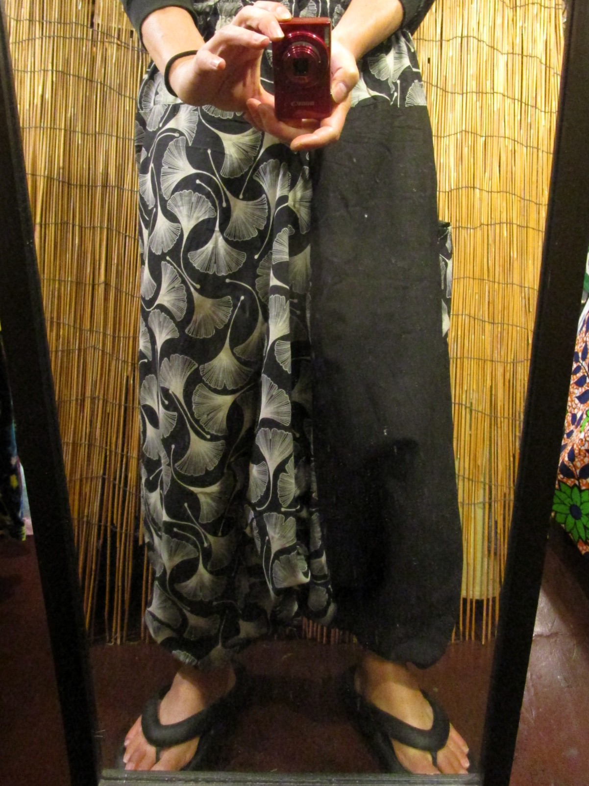 画像: 黒色＋和風プリント＊切り替え＊コットン素材＊ふんわり＊サルエルパンツ