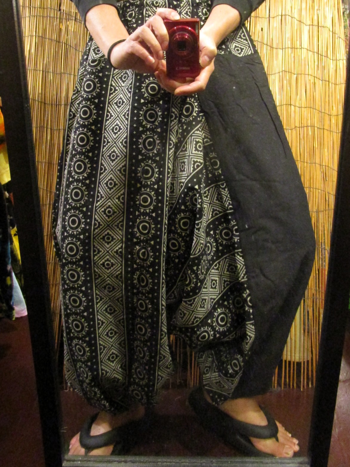 画像: 黒色＋和風プリント＊切り替え＊コットン素材＊ふんわり＊サルエルパンツ