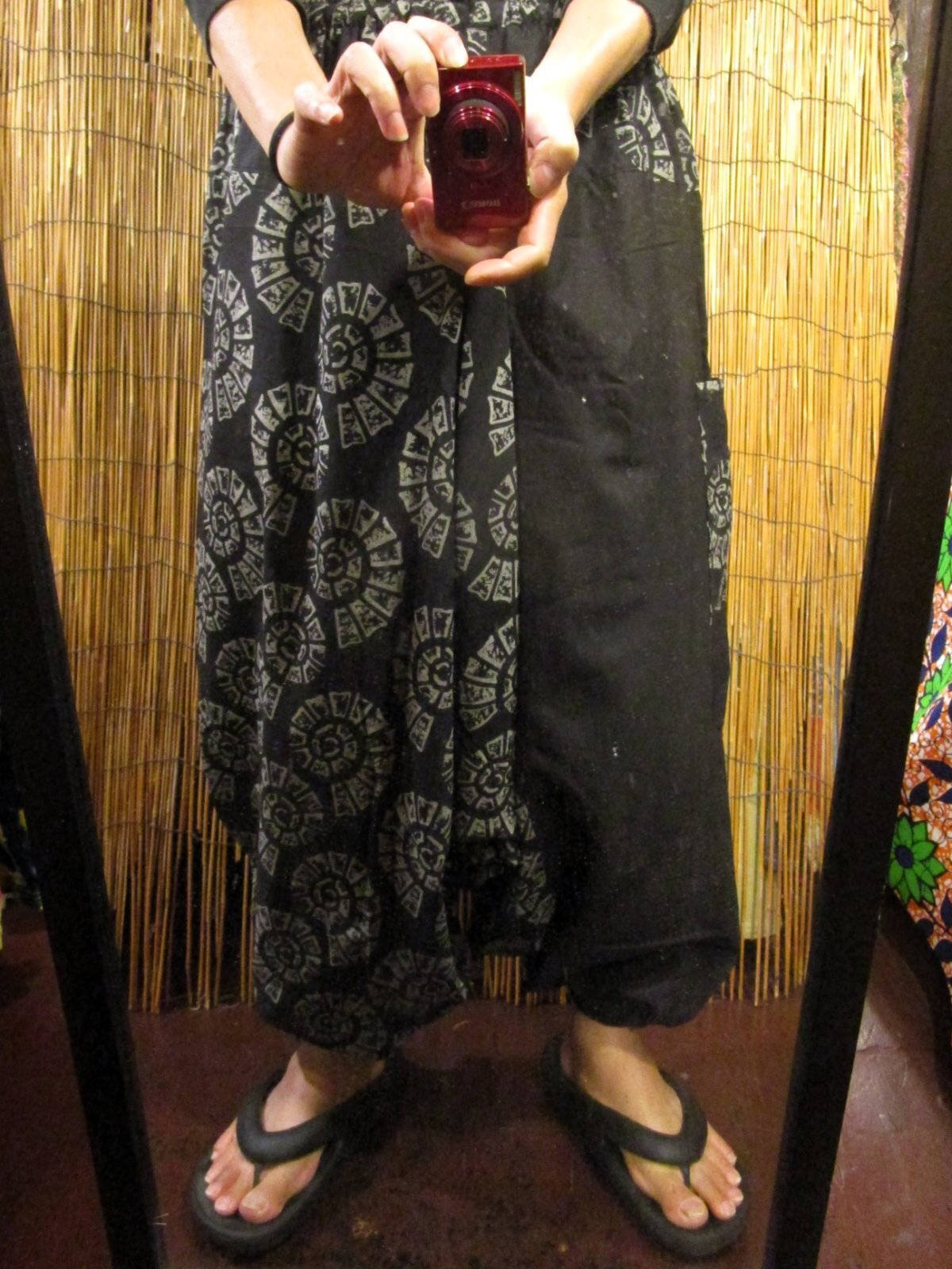 画像: 黒色＋和風プリント＊切り替え＊コットン素材＊ふんわり＊サルエルパンツ