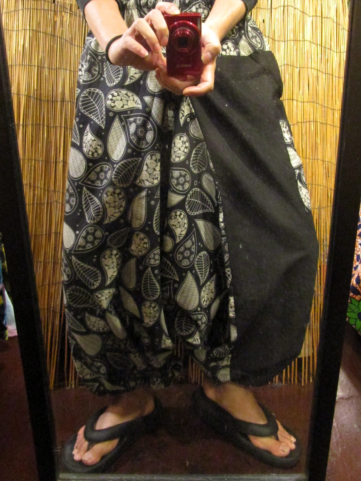 画像: 黒色＋和風プリント＊切り替え＊コットン素材＊ふんわり＊サルエルパンツ