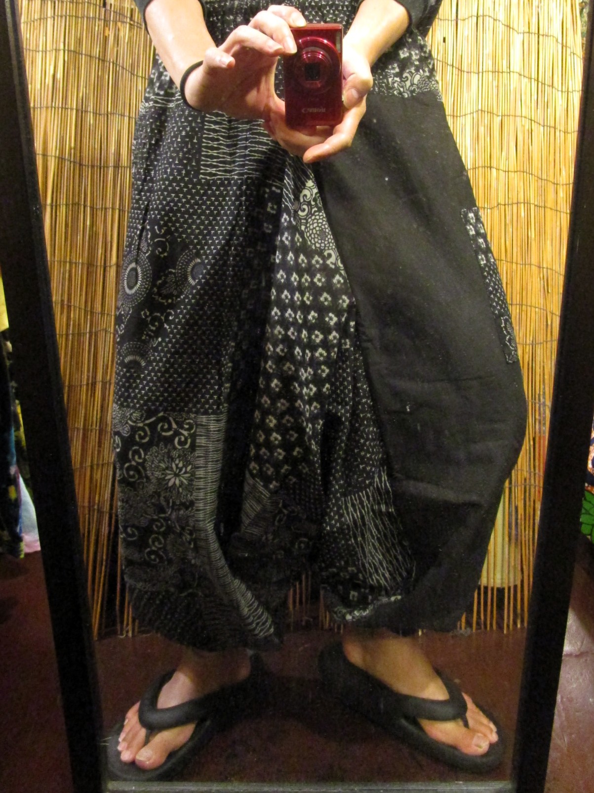 画像: 黒色＋和風プリント＊切り替え＊コットン素材＊ふんわり＊サルエルパンツ