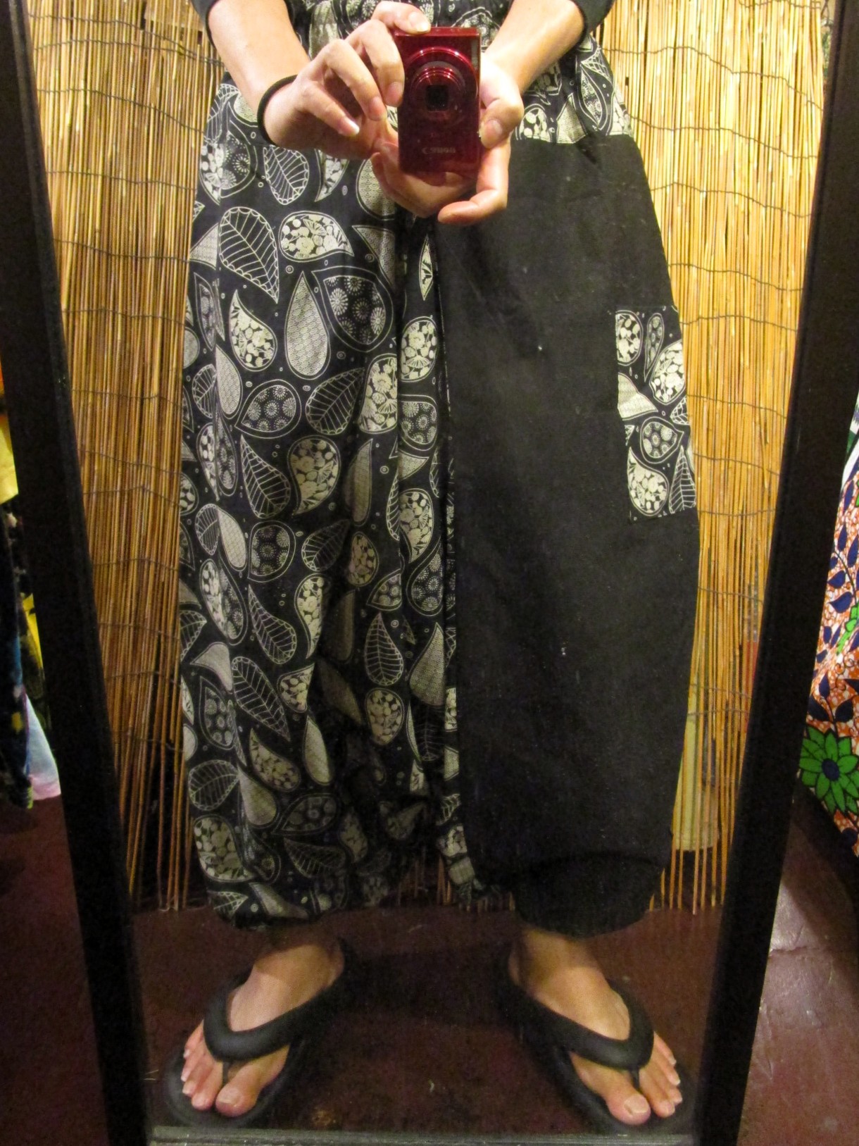 画像: 黒色＋和風プリント＊切り替え＊コットン素材＊ふんわり＊サルエルパンツ