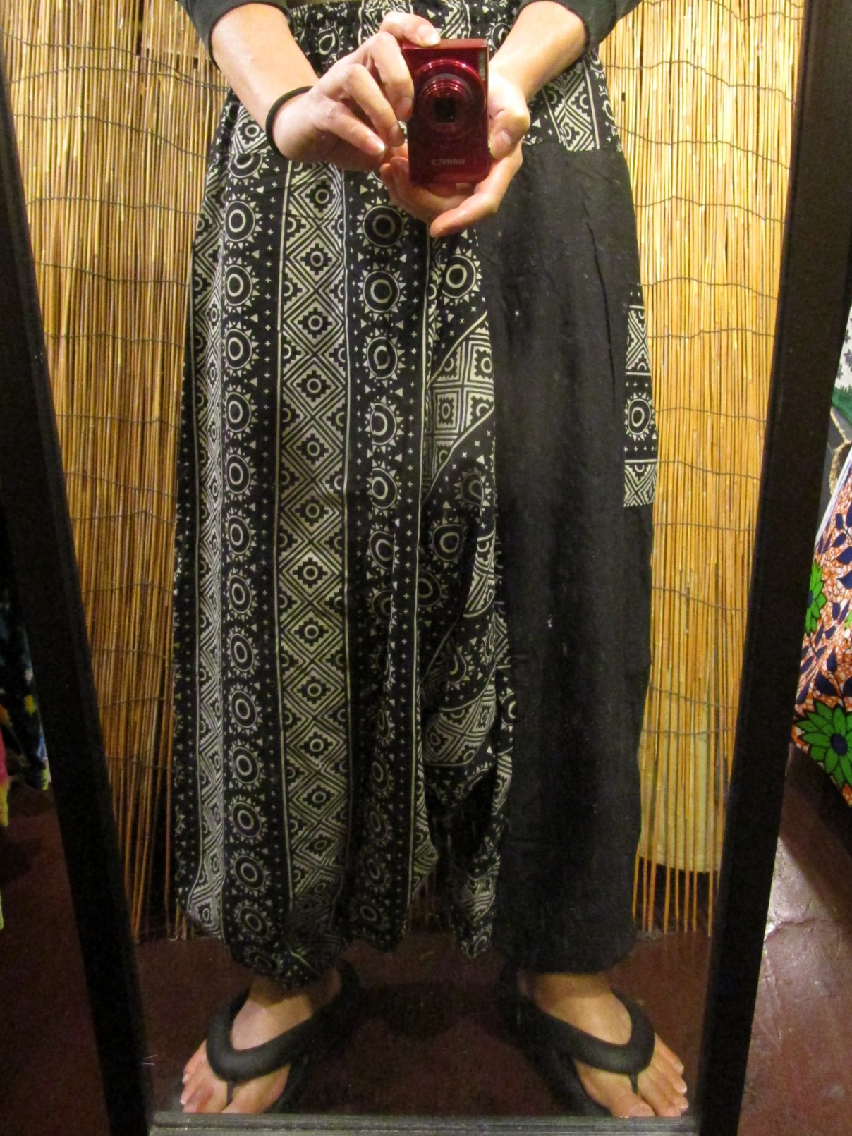 画像: 黒色＋和風プリント＊切り替え＊コットン素材＊ふんわり＊サルエルパンツ