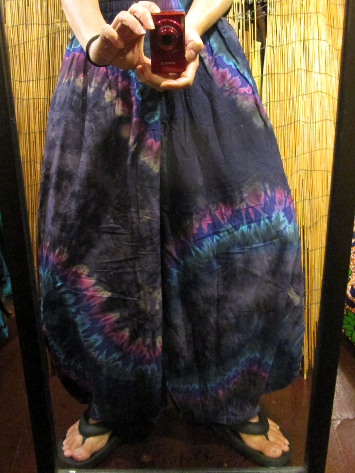 画像: ラヴァタイダイ染め＊レーヨン素材＊ゆったりシルエット＊ビッグアラジンパンツ＊バルーンパンツ