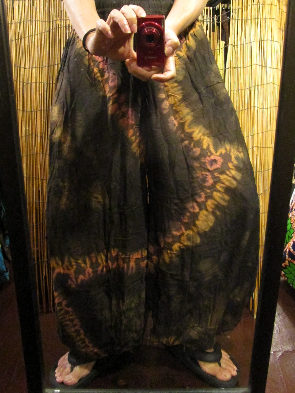 画像: ラヴァタイダイ染め＊レーヨン素材＊ゆったりシルエット＊ビッグアラジンパンツ＊バルーンパンツ