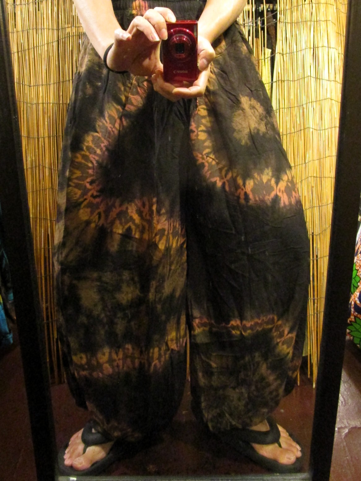 画像: ラヴァタイダイ染め＊レーヨン素材＊ゆったりシルエット＊ビッグアラジンパンツ＊バルーンパンツ